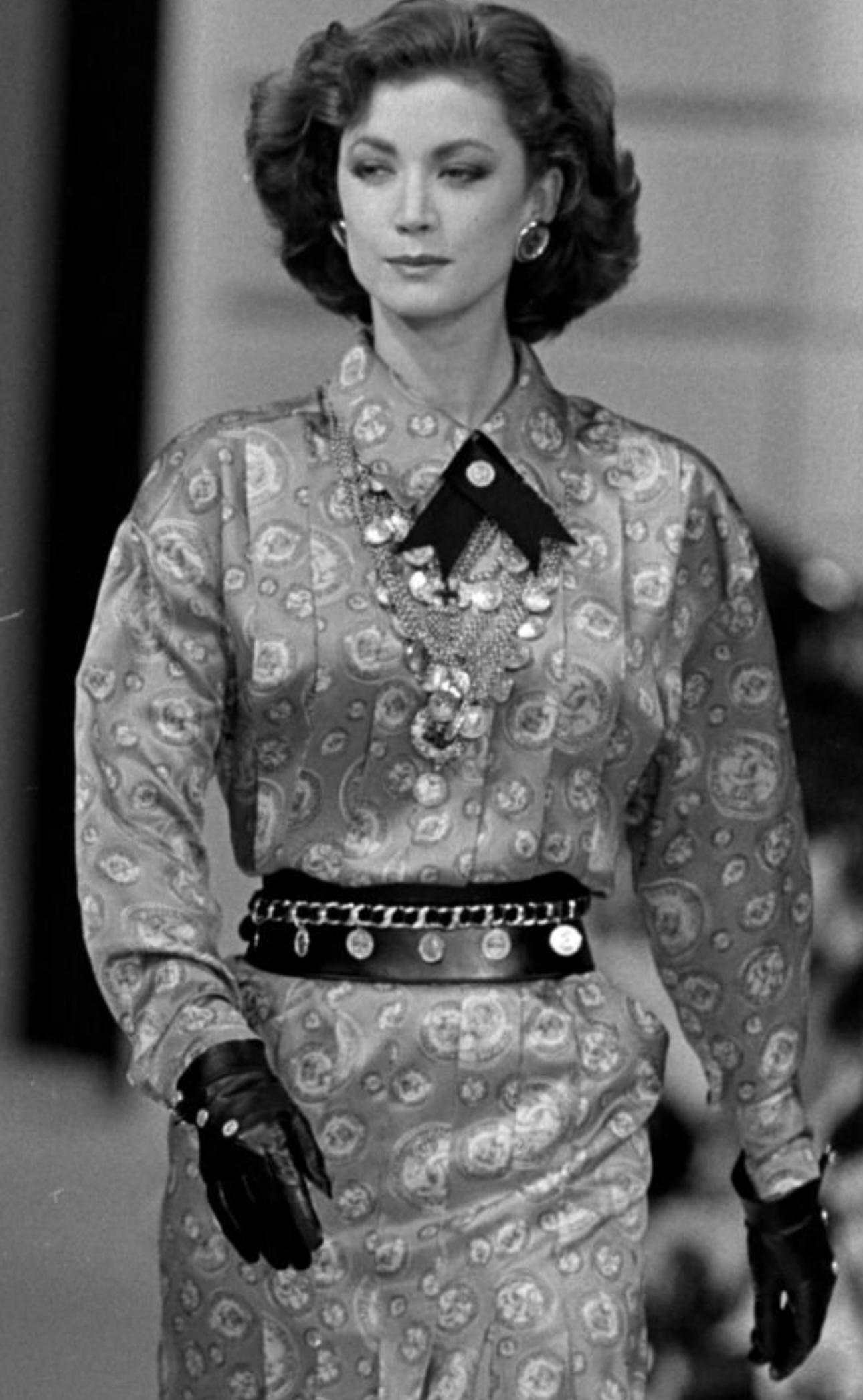Chanel F/W 1985 coin print red and gold collector silk shirt For Sale 5
