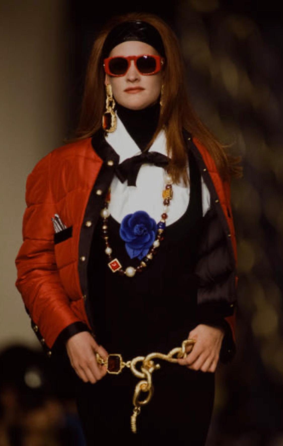 Viola Giacca a sbuffo in seta Chanel A/I 1990 by Karl Lagerfeld in vendita