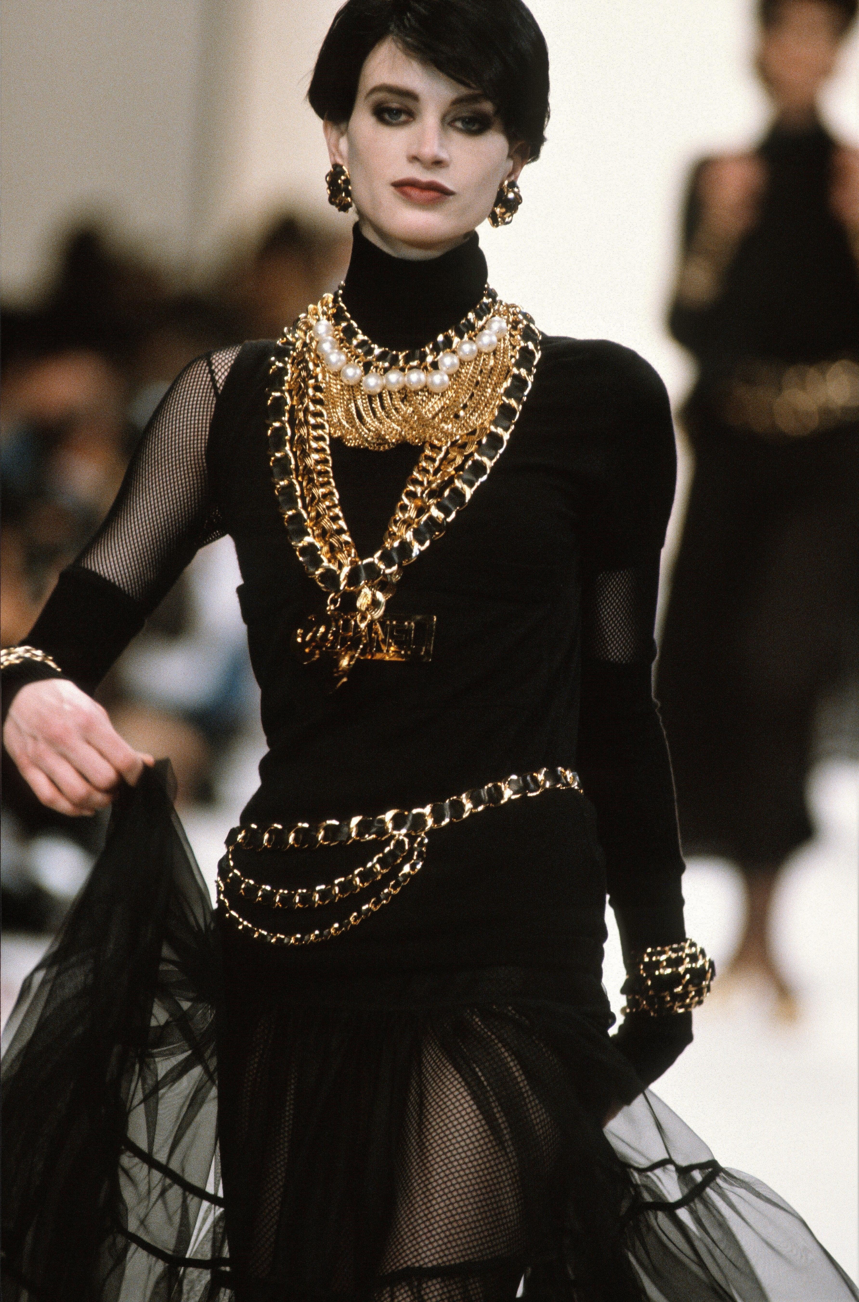 Chanel F/W 1991 Extra Chunky Triple Chain Woven Leather Belt CC Logo Medallion 6