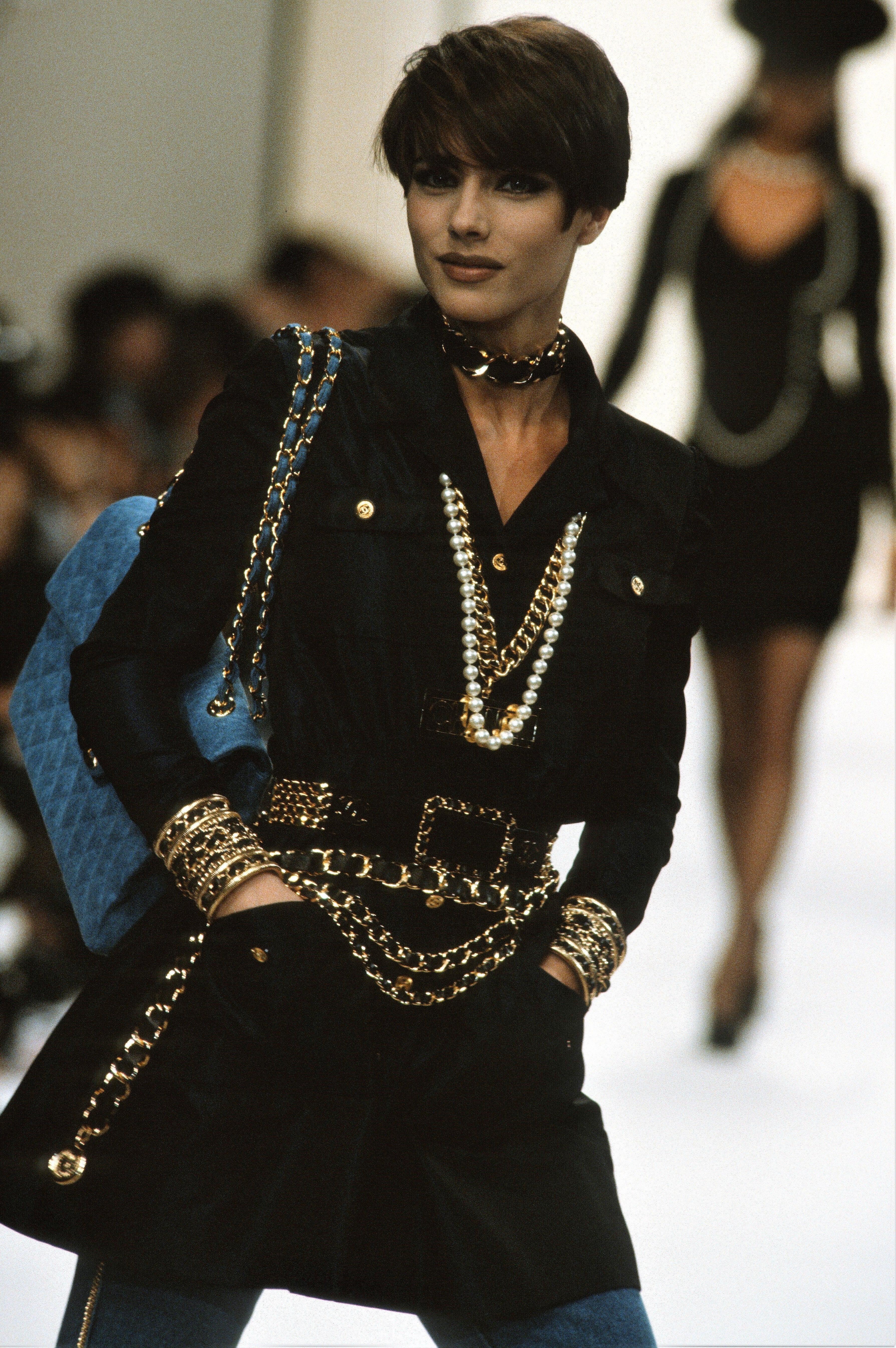 Chanel F/W 1991 Extra Chunky Triple Chain Woven Leather Belt CC Logo Medallion 3