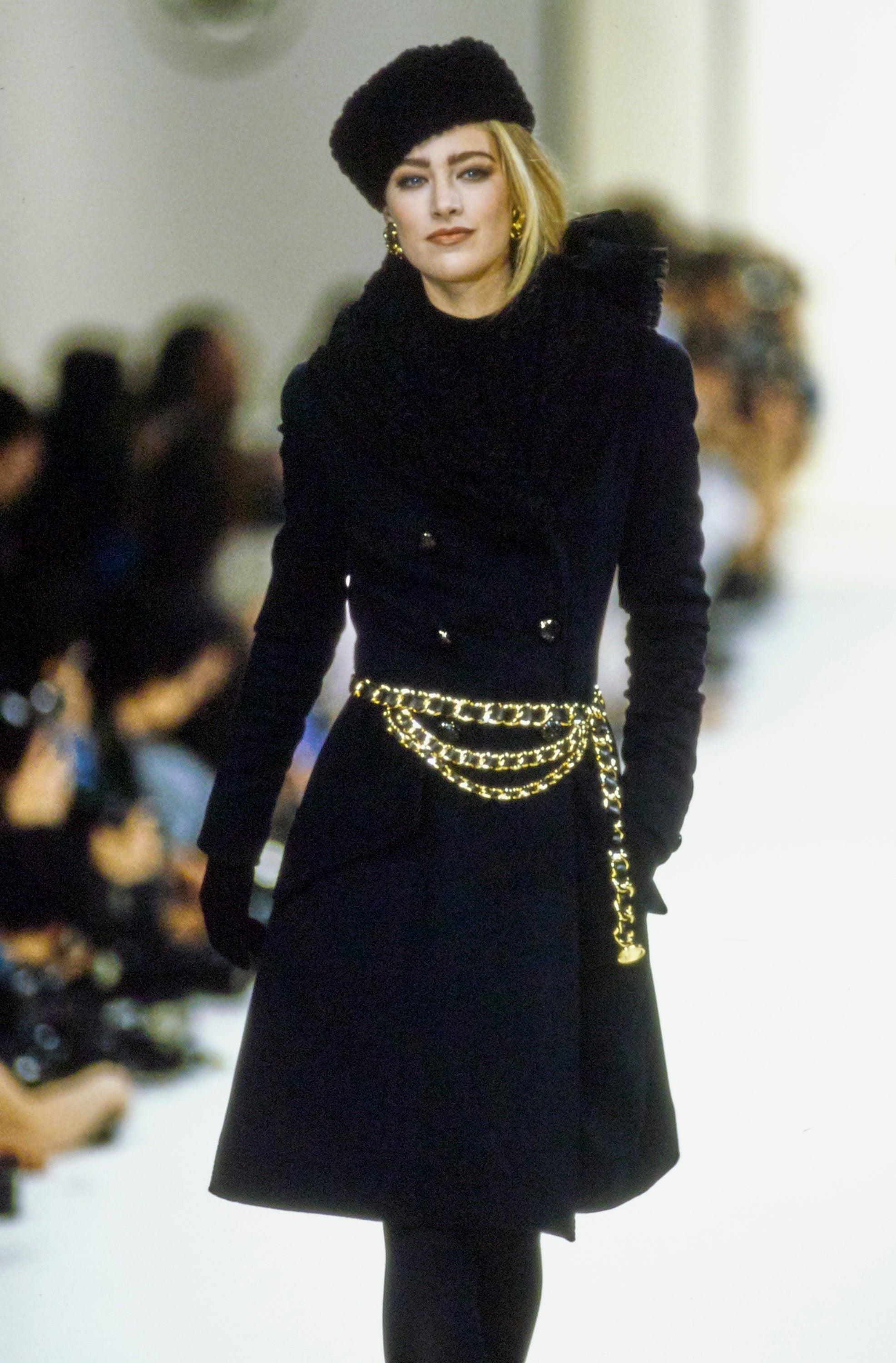 Chanel F/W 1991 Extra Chunky Triple Chain Woven Leather Belt CC Logo Medallion 4