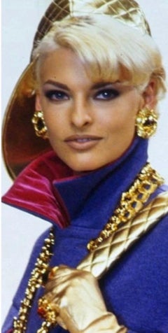 Chanel F/W 1991 Hip Hop collection Gold clip on earrings Linda Evangelista