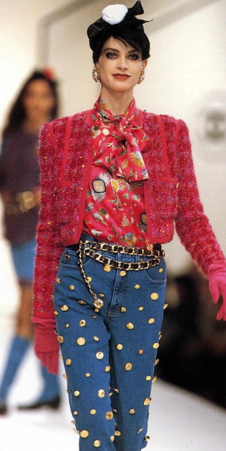 Chanel F/W 1991 Hip-Hop-Kollektion Laufstegbluse aus rosa Seide von Karl Lagerfeld im Angebot 9