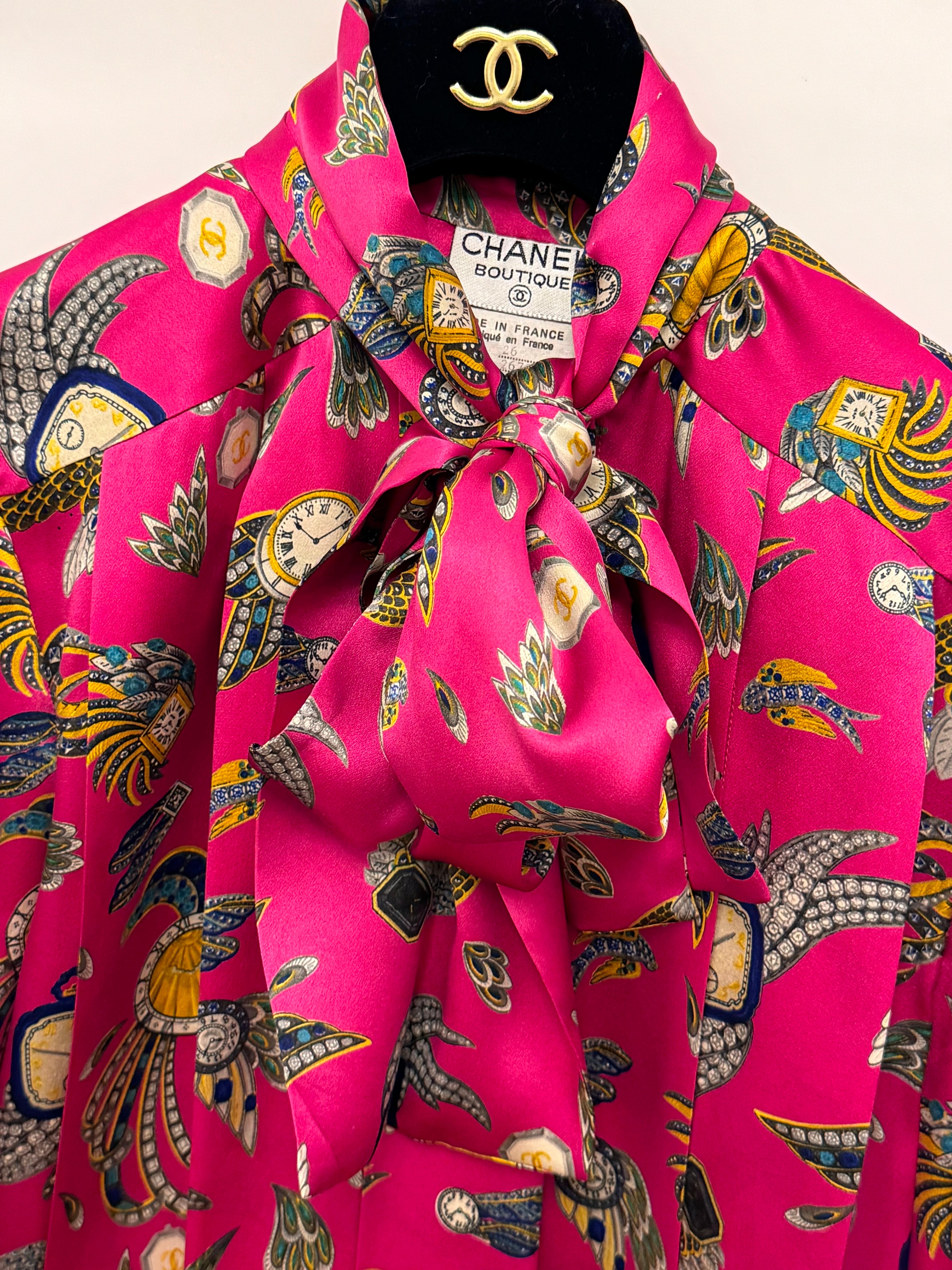 Chanel F/W 1991 Hip-Hop-Kollektion Laufstegbluse aus rosa Seide von Karl Lagerfeld im Angebot 2