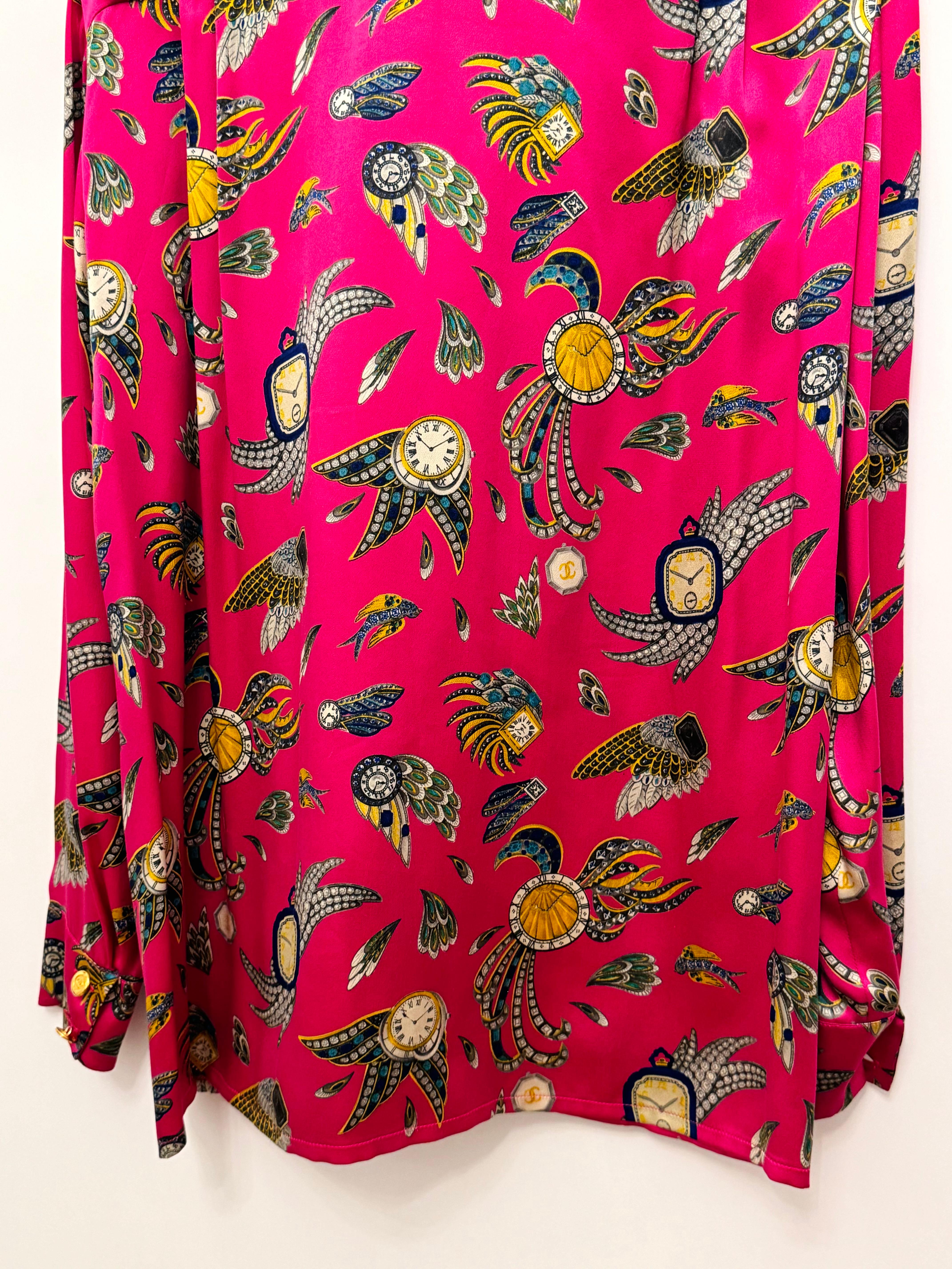 Chanel F/W 1991 Hip-Hop-Kollektion Laufstegbluse aus rosa Seide von Karl Lagerfeld im Angebot 4