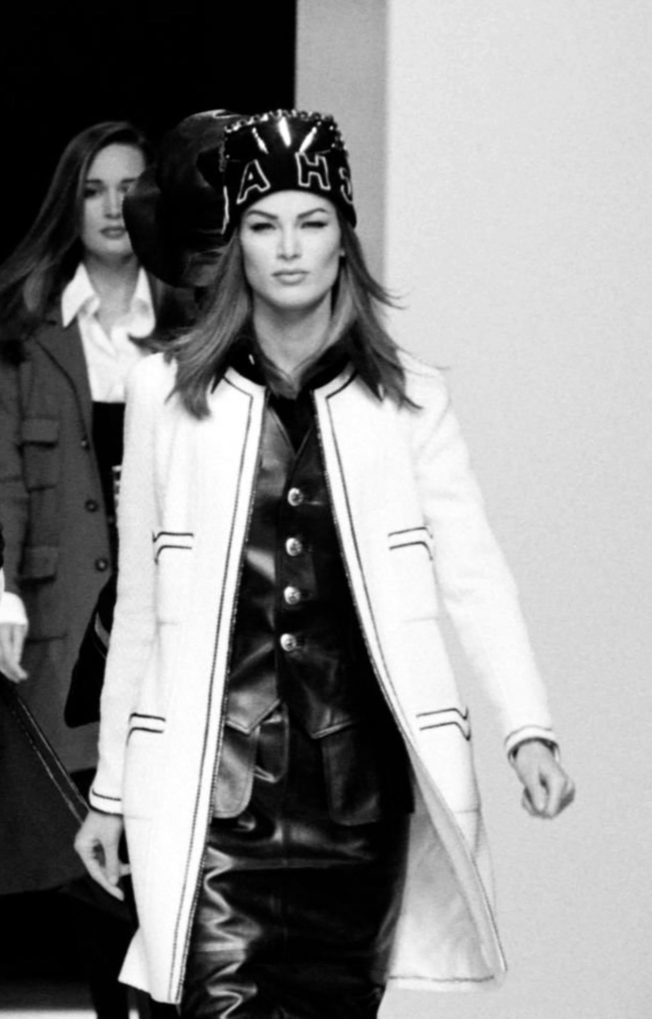Chanel F/W 1992 Laufsteg Mantel aus Tweed und Leder im Zustand „Gut“ im Angebot in PARIS, FR