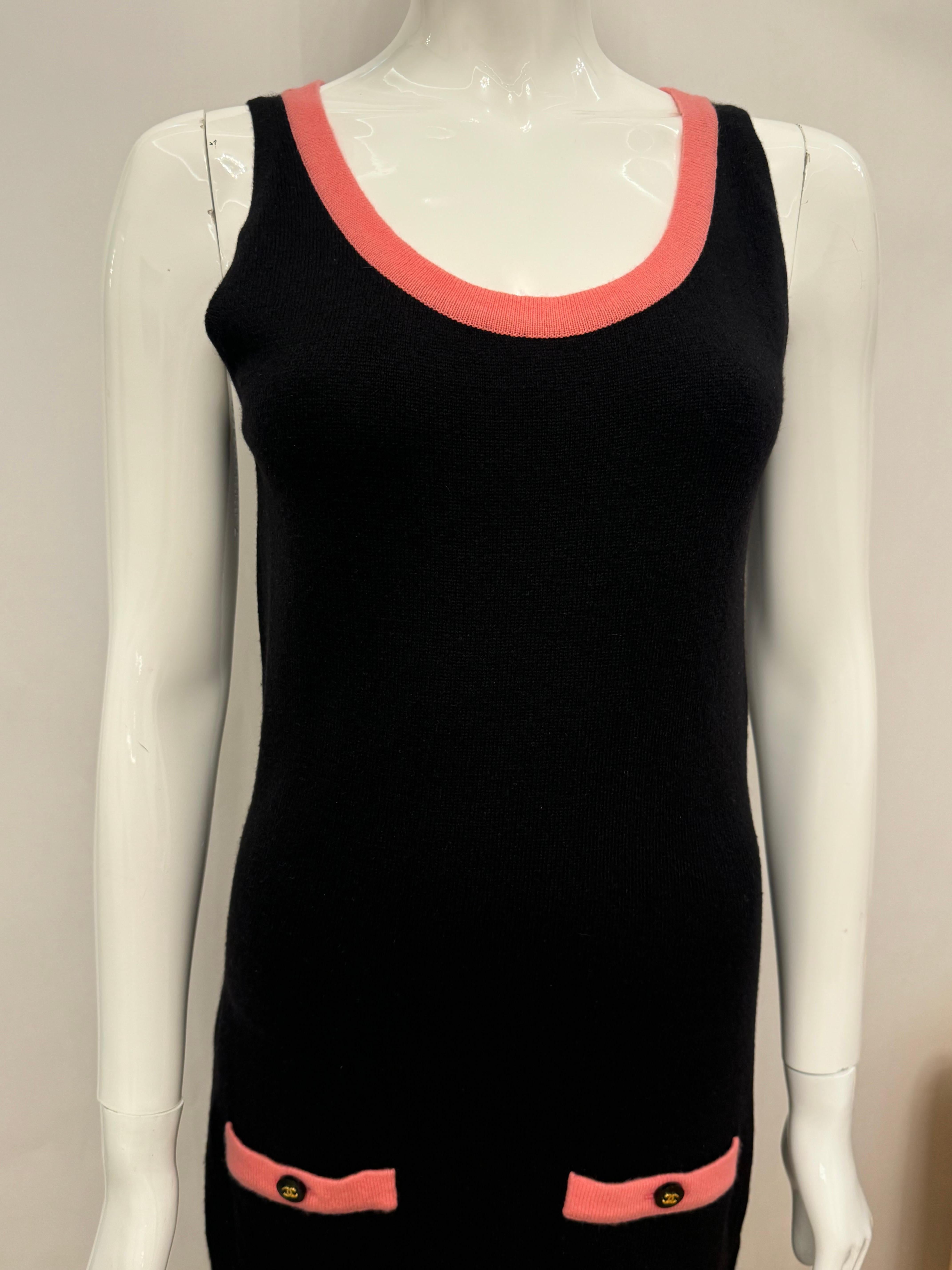 Chanel F/W 1994 von Karl Lagerfeld schwarzes und rosa Kaschmir-Maxikleid im Zustand „Gut“ im Angebot in PARIS, FR