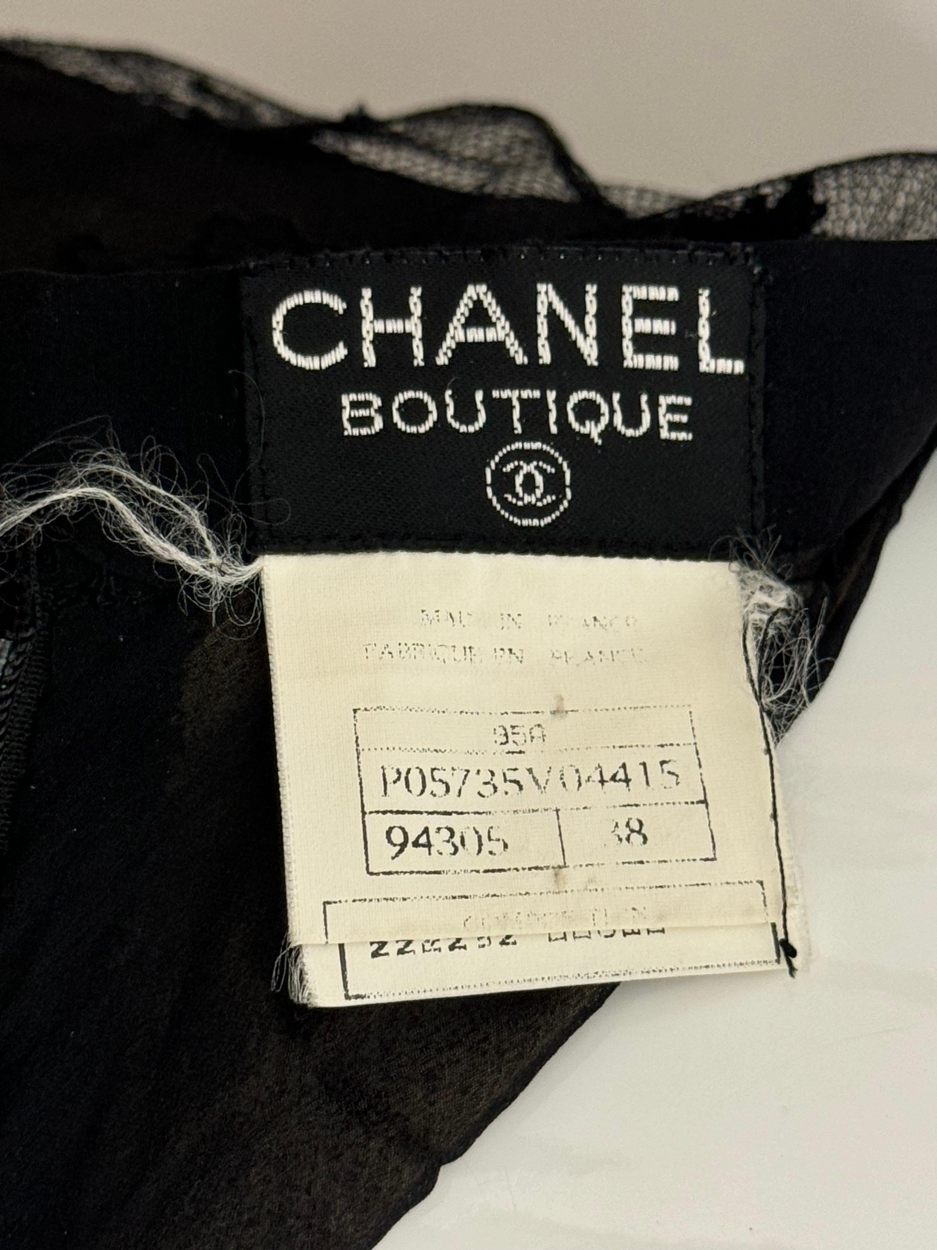 Chanel F/W 1995 par Karl Lagerfeld Lesage jupe de défilé en dentelle noire en vente 4