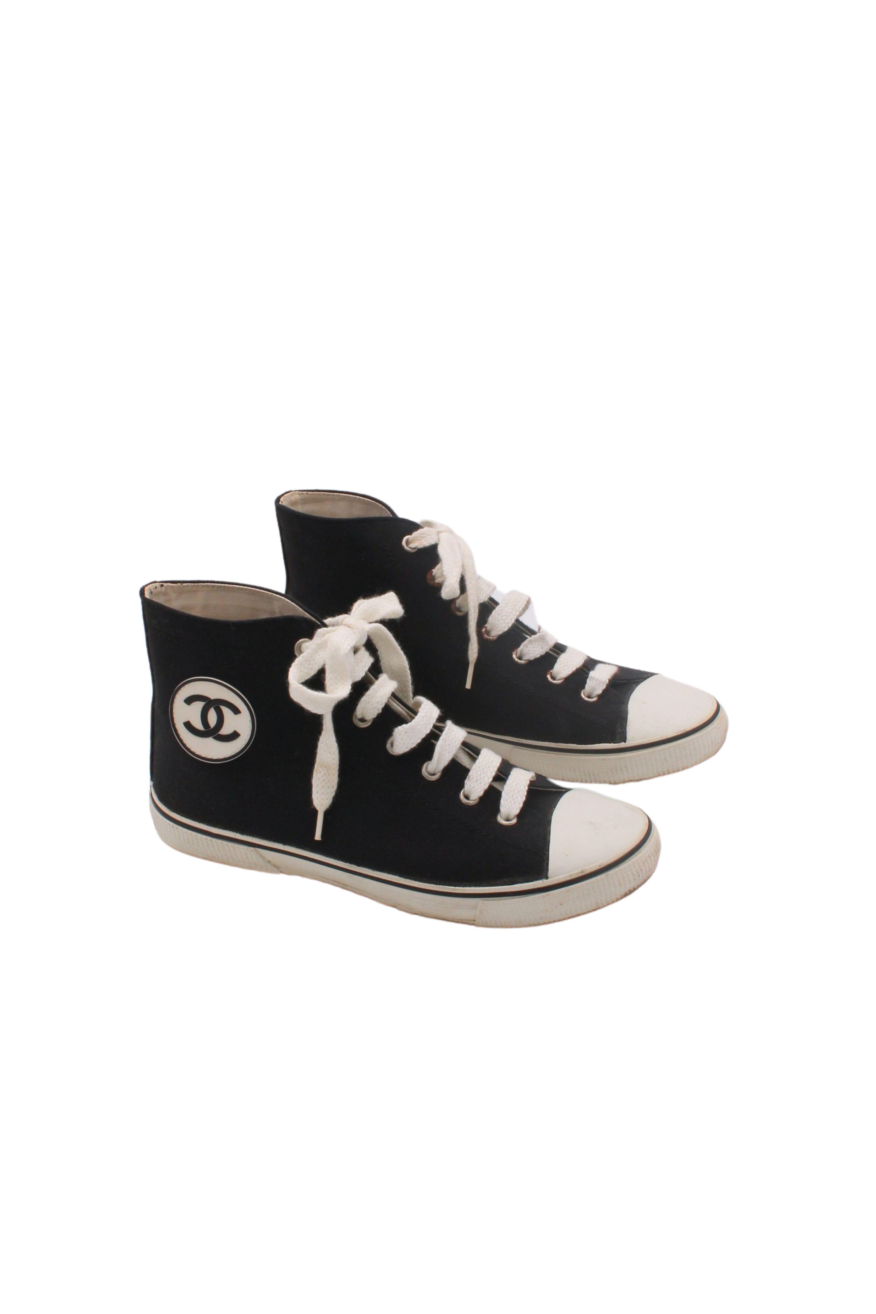 Chanel F/W 1995 CC Logo Canvas Basketball Sneakers Bon état - En vente à BELLEVUE HILL, NSW