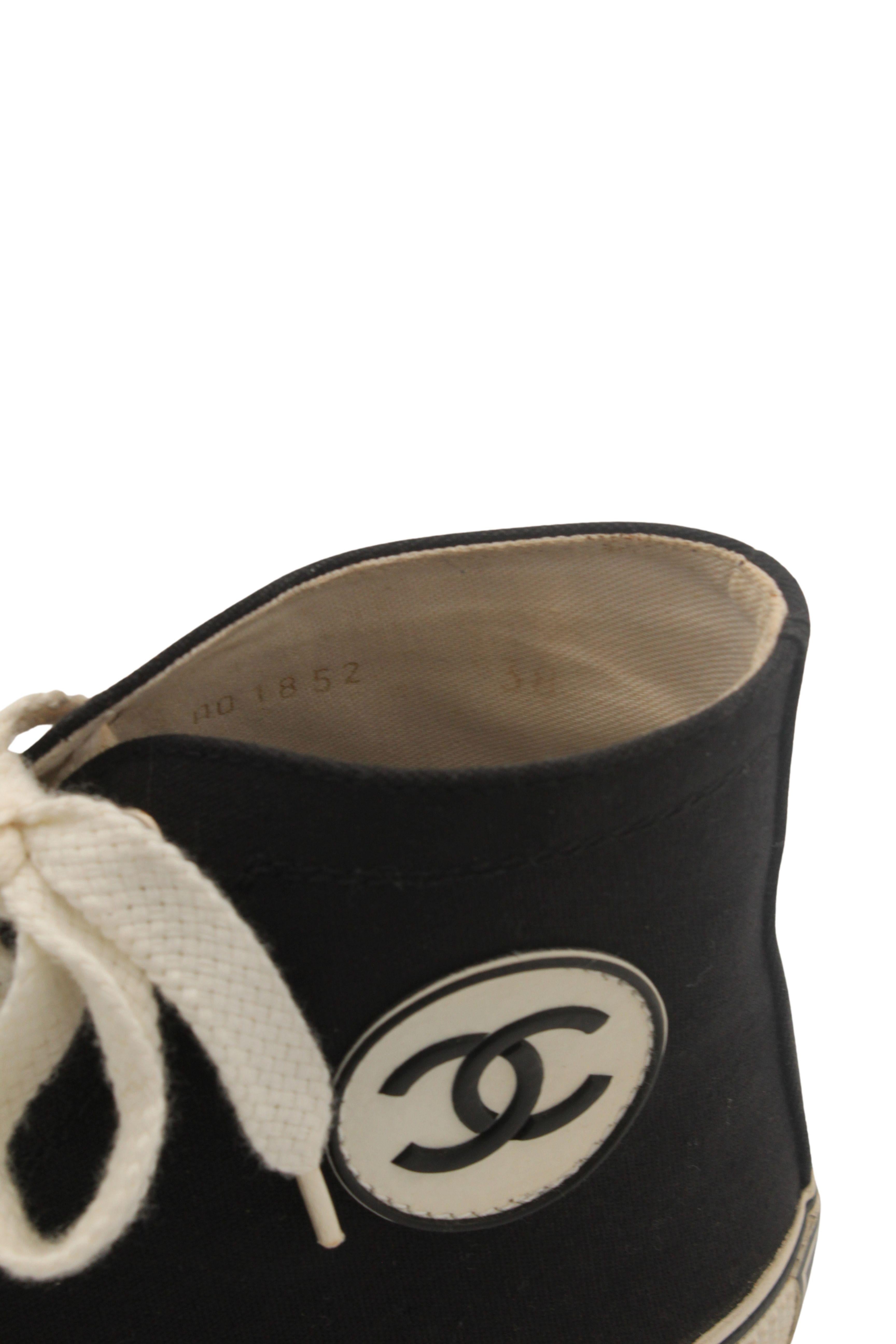 Chanel F/W 1995 CC Logo Canvas Basketball Sneakers Pour femmes en vente