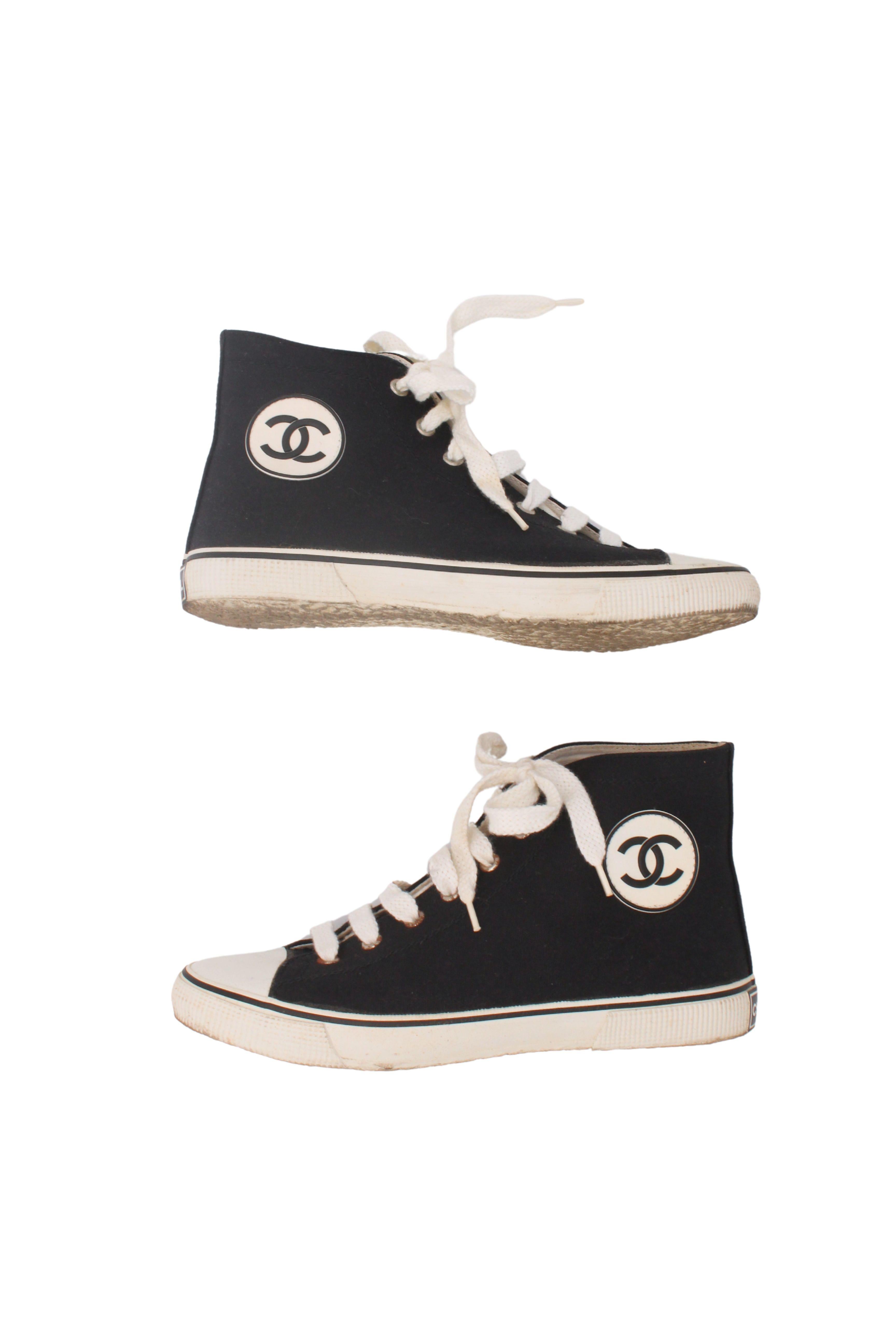 Chanel F/W 1995 CC Logo Canvas Basketball Sneakers en vente 3