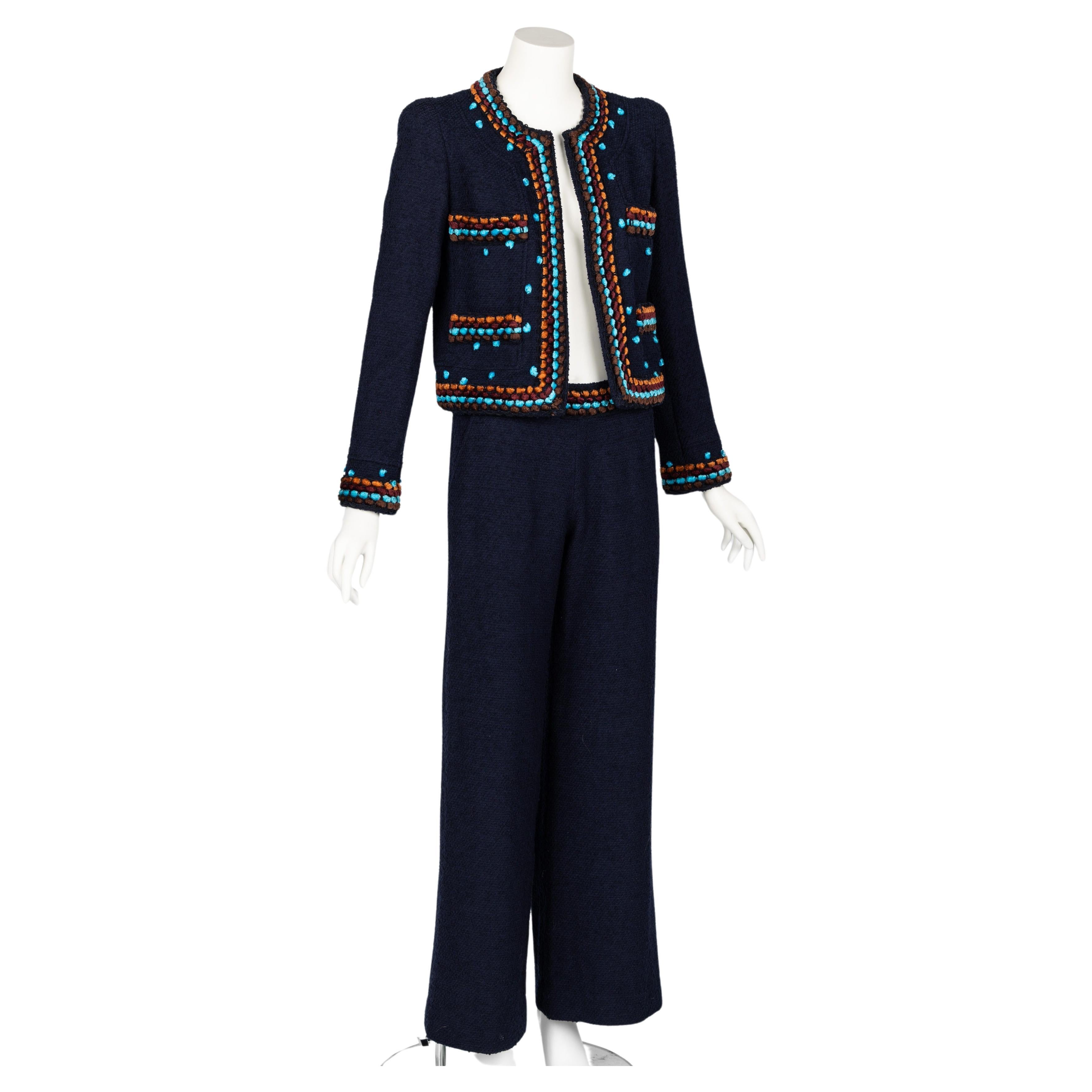 Chanel F/W 1997 Navy Boucle Cropped Jacket Pants Suit  In Excellent Condition For Sale In Boca Raton, FL