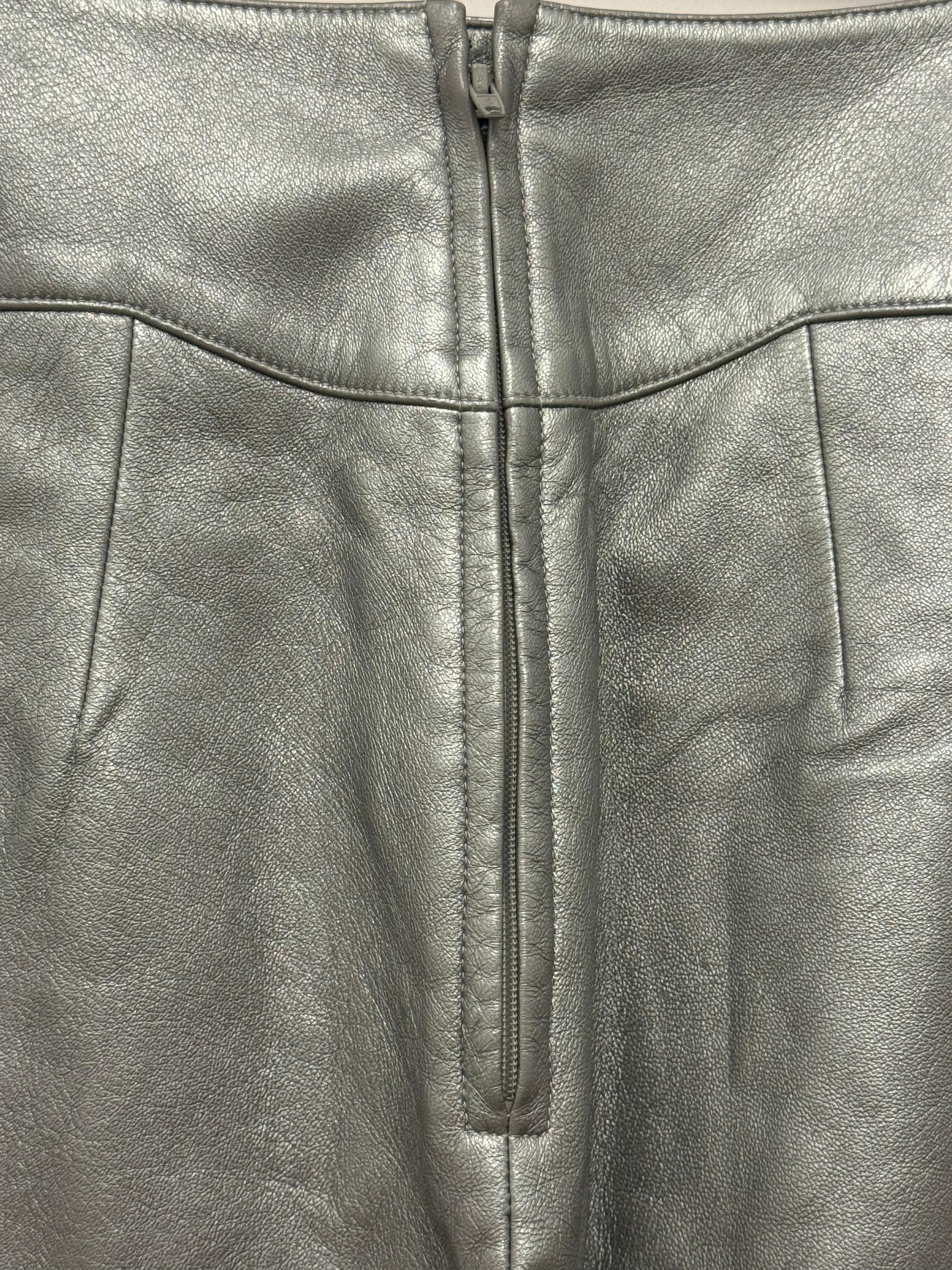 Pantaloni Chanel A/I 1999 in pelle d'agnello metallizzata argento di Karl Lagerfeld 6