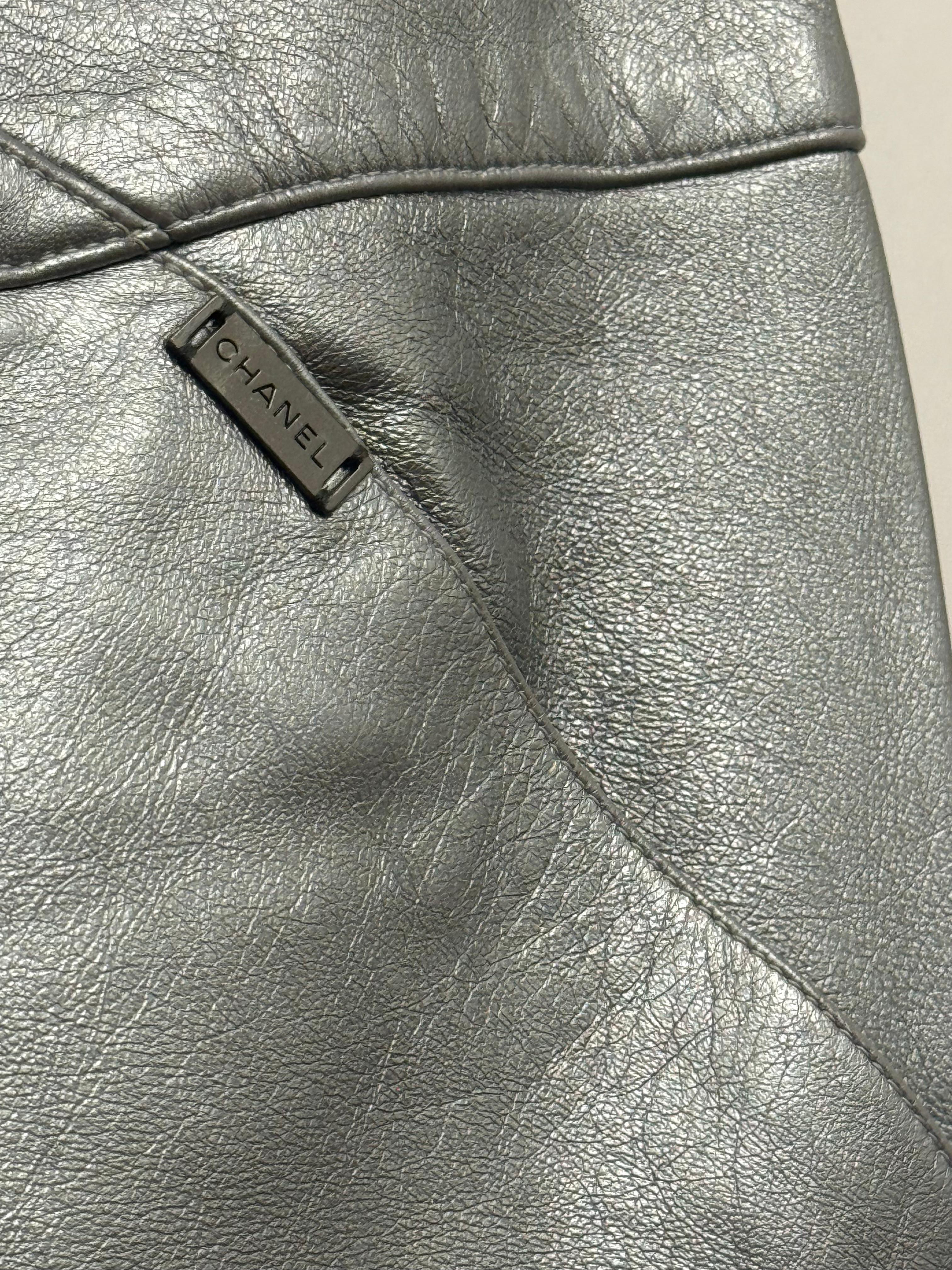 Pantaloni Chanel A/I 1999 in pelle d'agnello metallizzata argento di Karl Lagerfeld 8