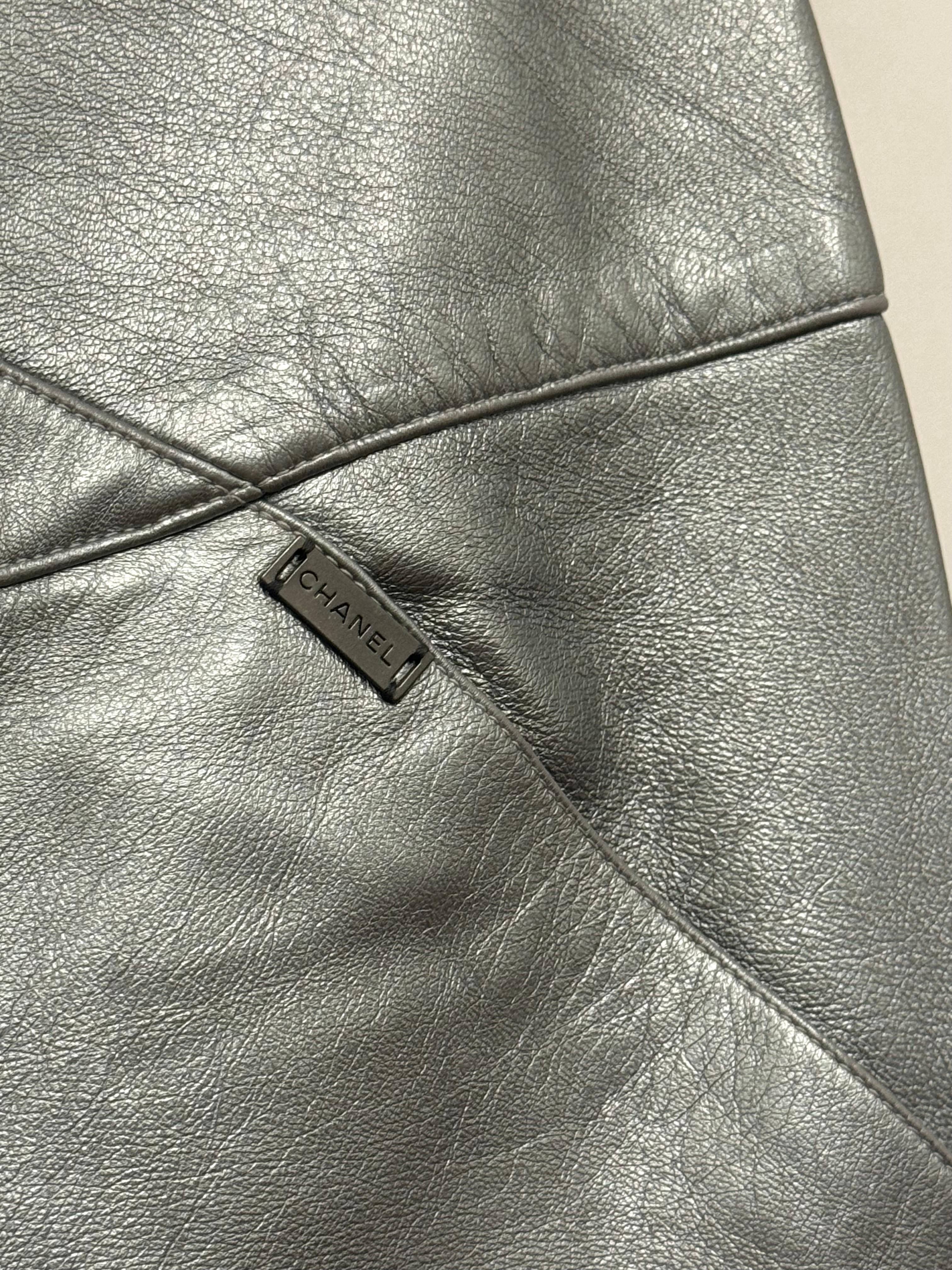 Pantaloni Chanel Autunno Inverno 1999 in pelle di agnello metallizzata argento di Karl Lagerfeld, taglia 36 FR, misura 0/2 USA. 