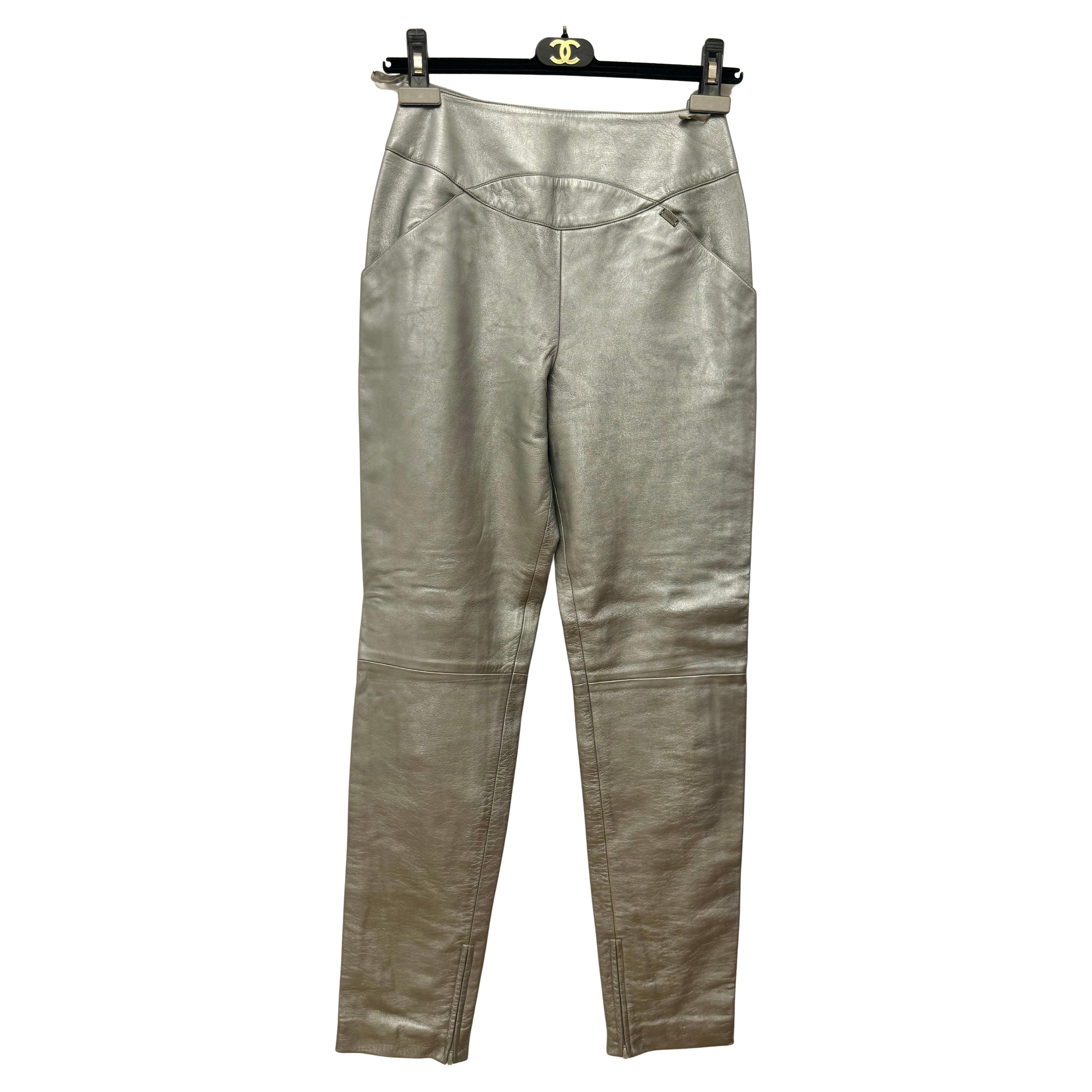 Pantalon en cuir d
agneau métallisé argenté de Karl Lagerfeld pour Chanel F/W 1999