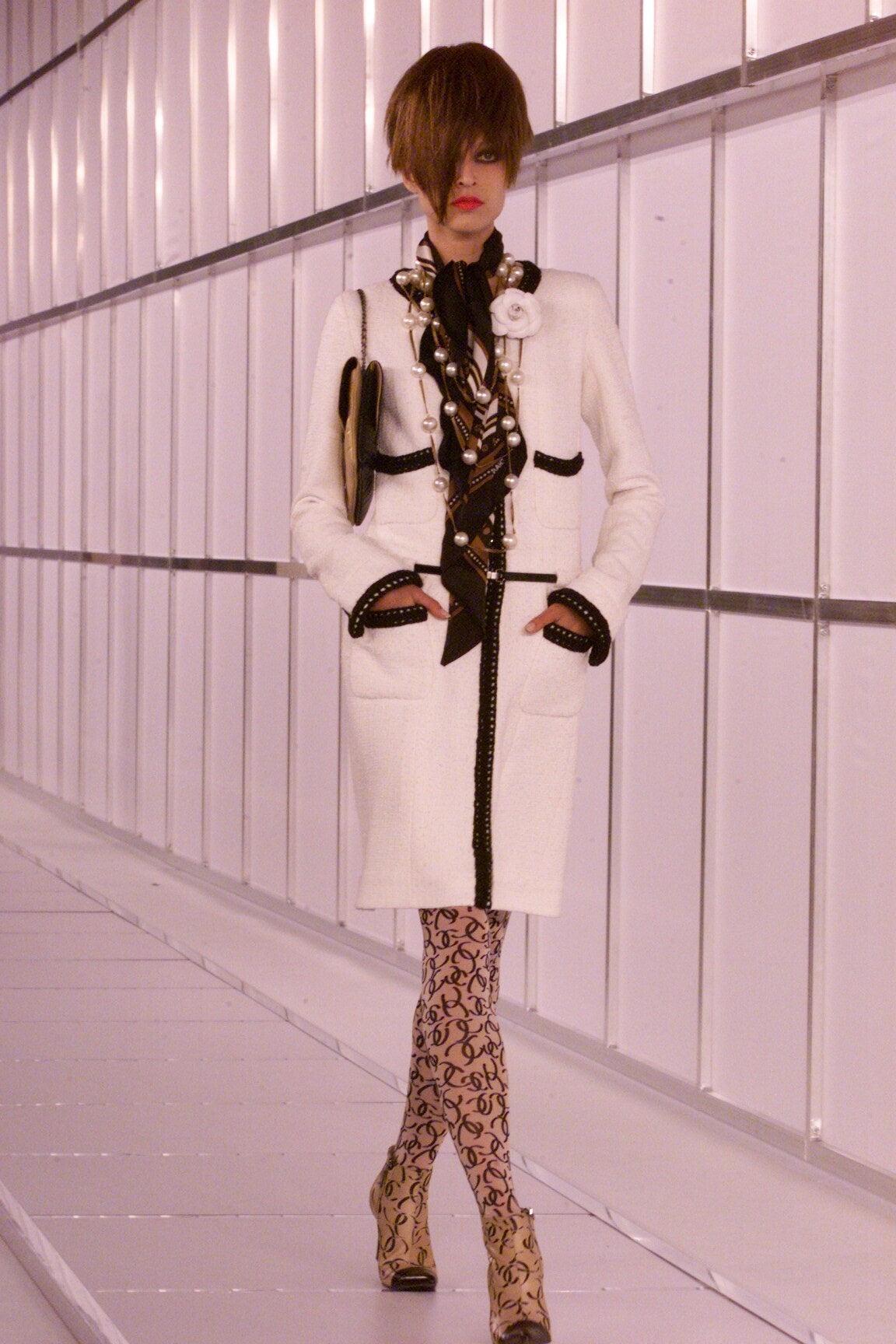 Chanel A/I 2000: stivaletti in pelle d'agnello con logo CC in vendita 6