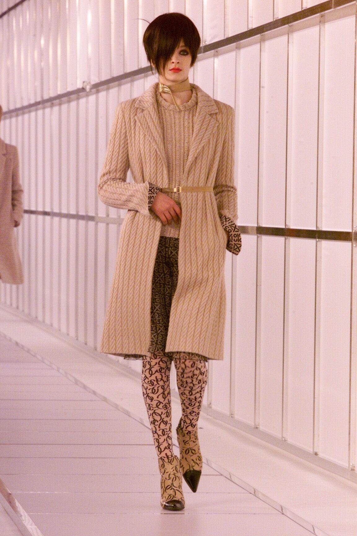 Chanel A/I 2000: stivaletti in pelle d'agnello con logo CC in vendita 7