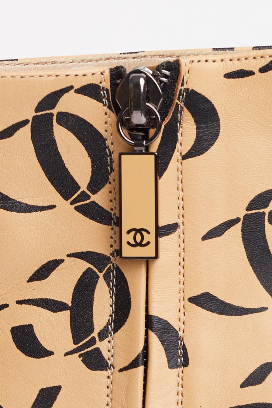 Chanel A/I 2000: stivaletti in pelle d'agnello con logo CC in vendita 1