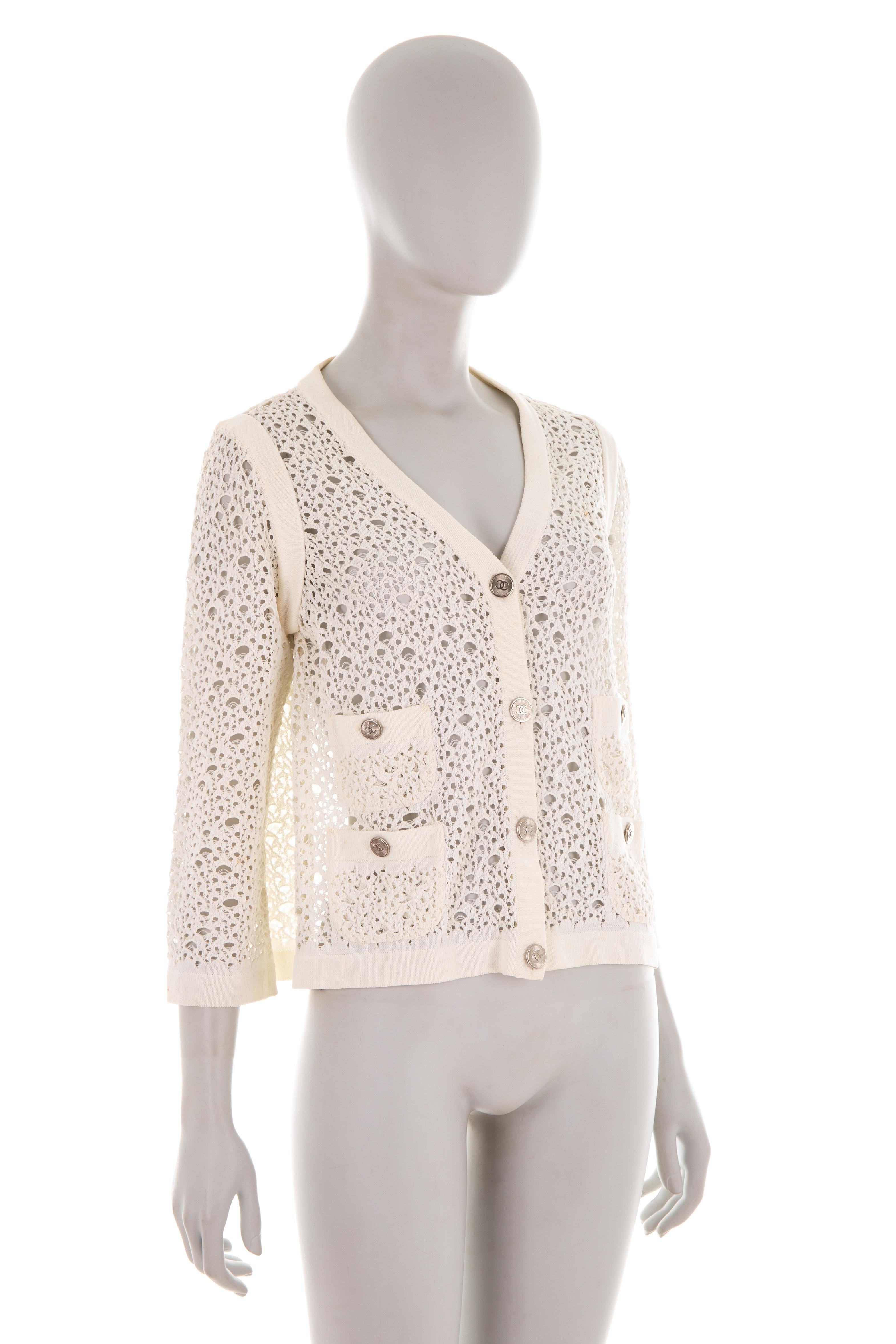 Chanel F/W 2005 off-white distressed cardigan In Good Condition For Sale In Rome, IT