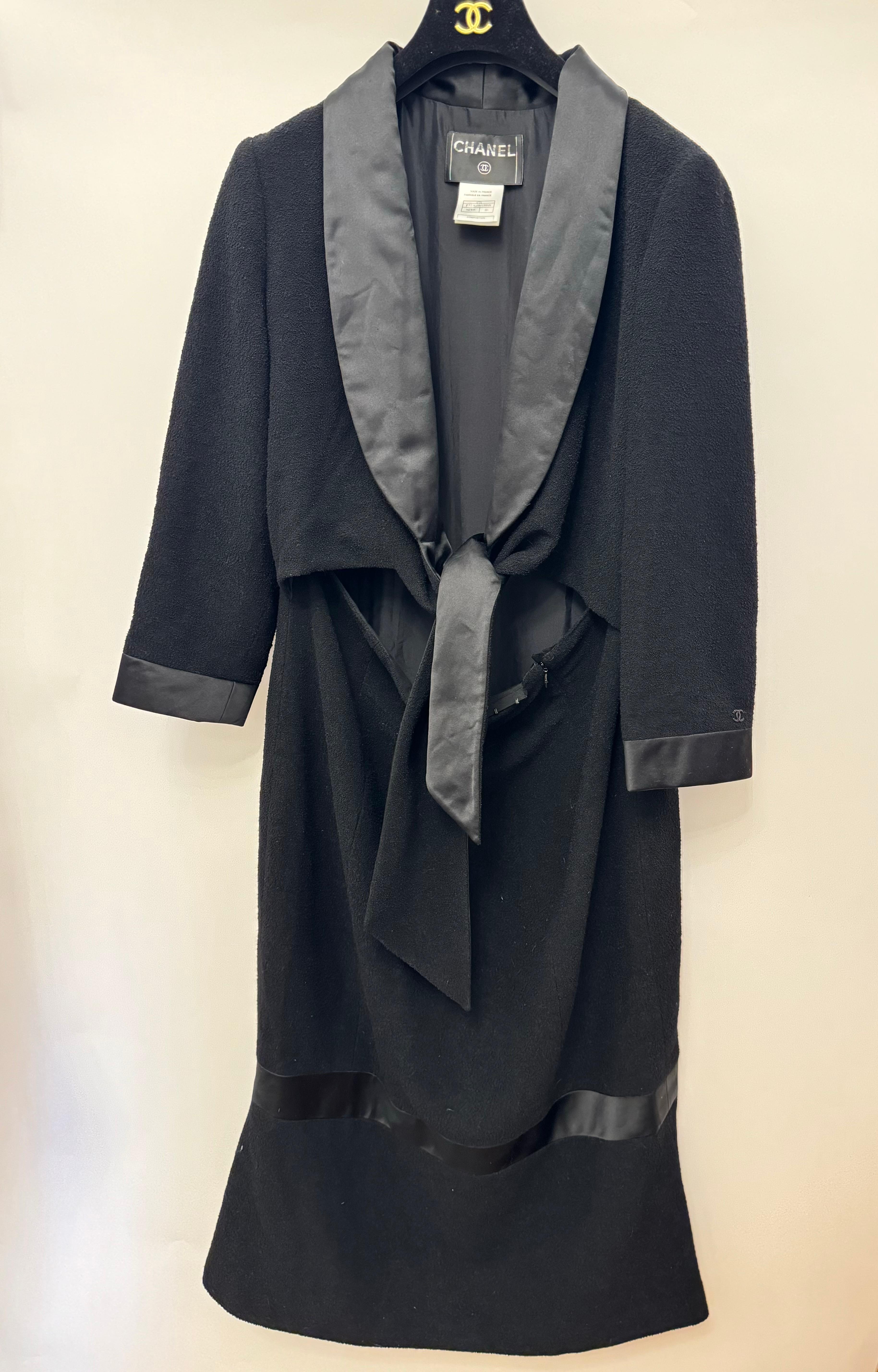 Robe longue fumante noire Chanel F/W 2007 by Karl Lagerfeld en vente 5