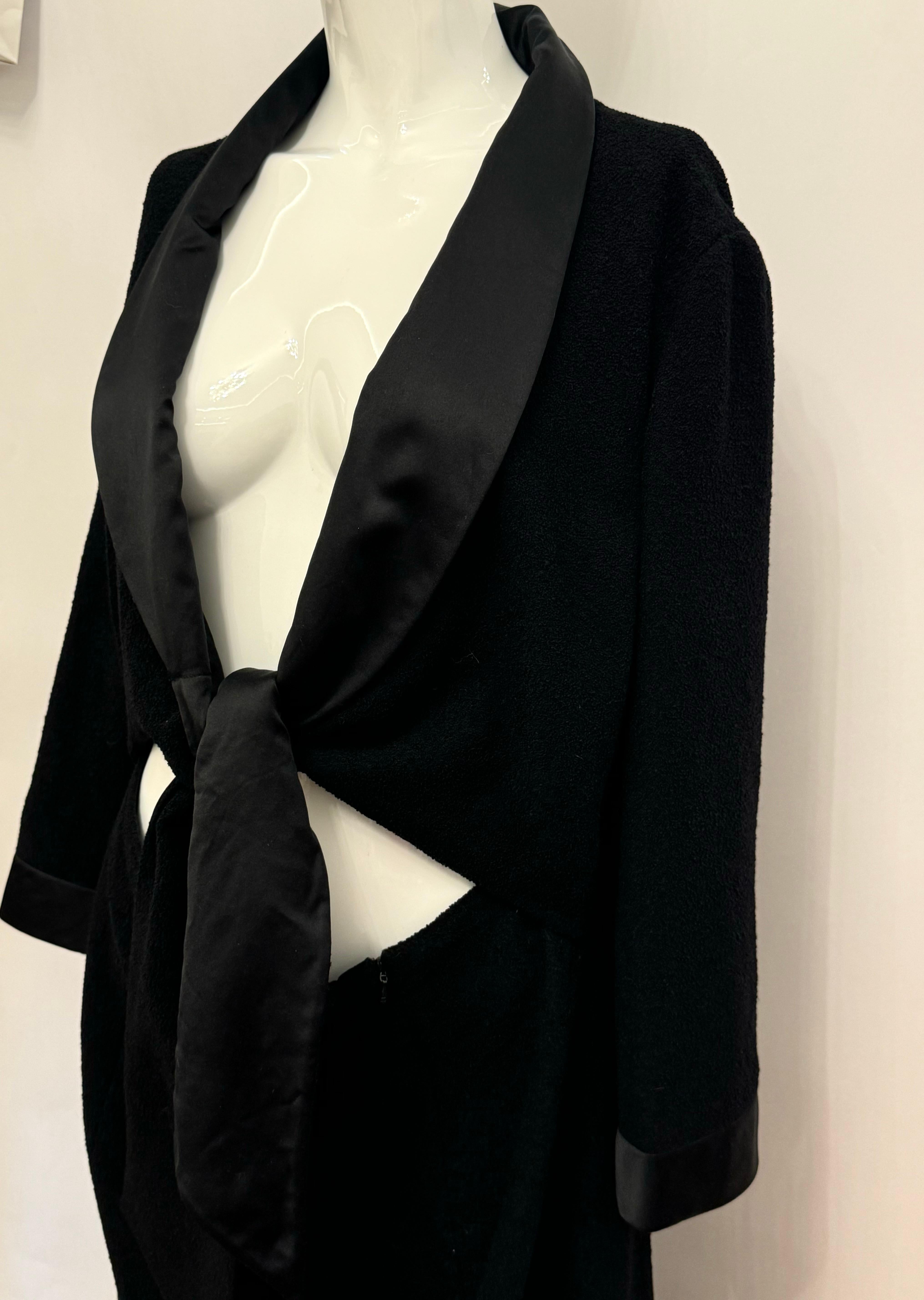 Robe longue fumante noire Chanel F/W 2007 by Karl Lagerfeld en vente 7