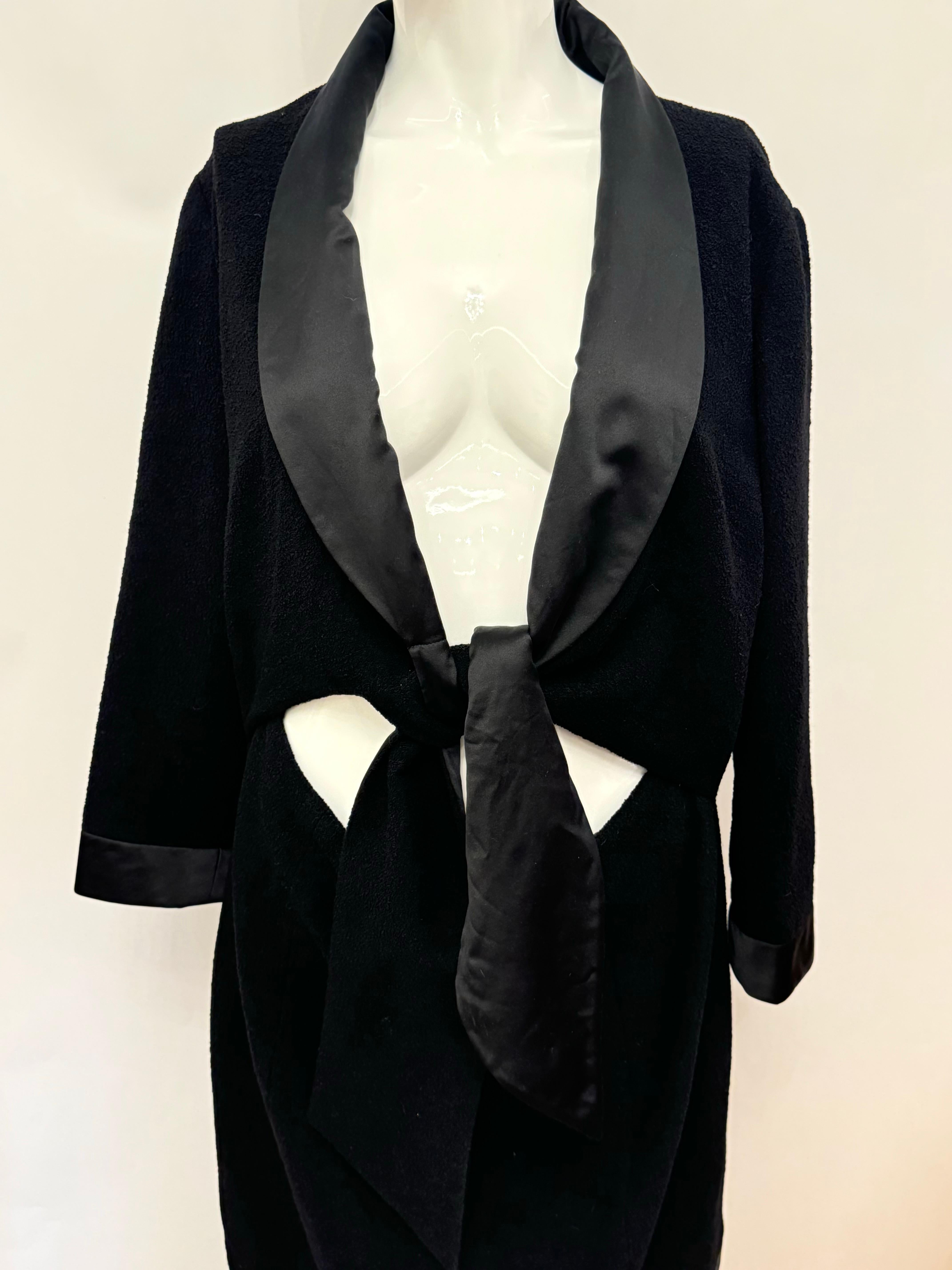 Superbe robe maxi smoking noire de la collection Chanel Automne Hiver 2007 par Karl Lagerfeld, détails du logo CC, taille 46 FR