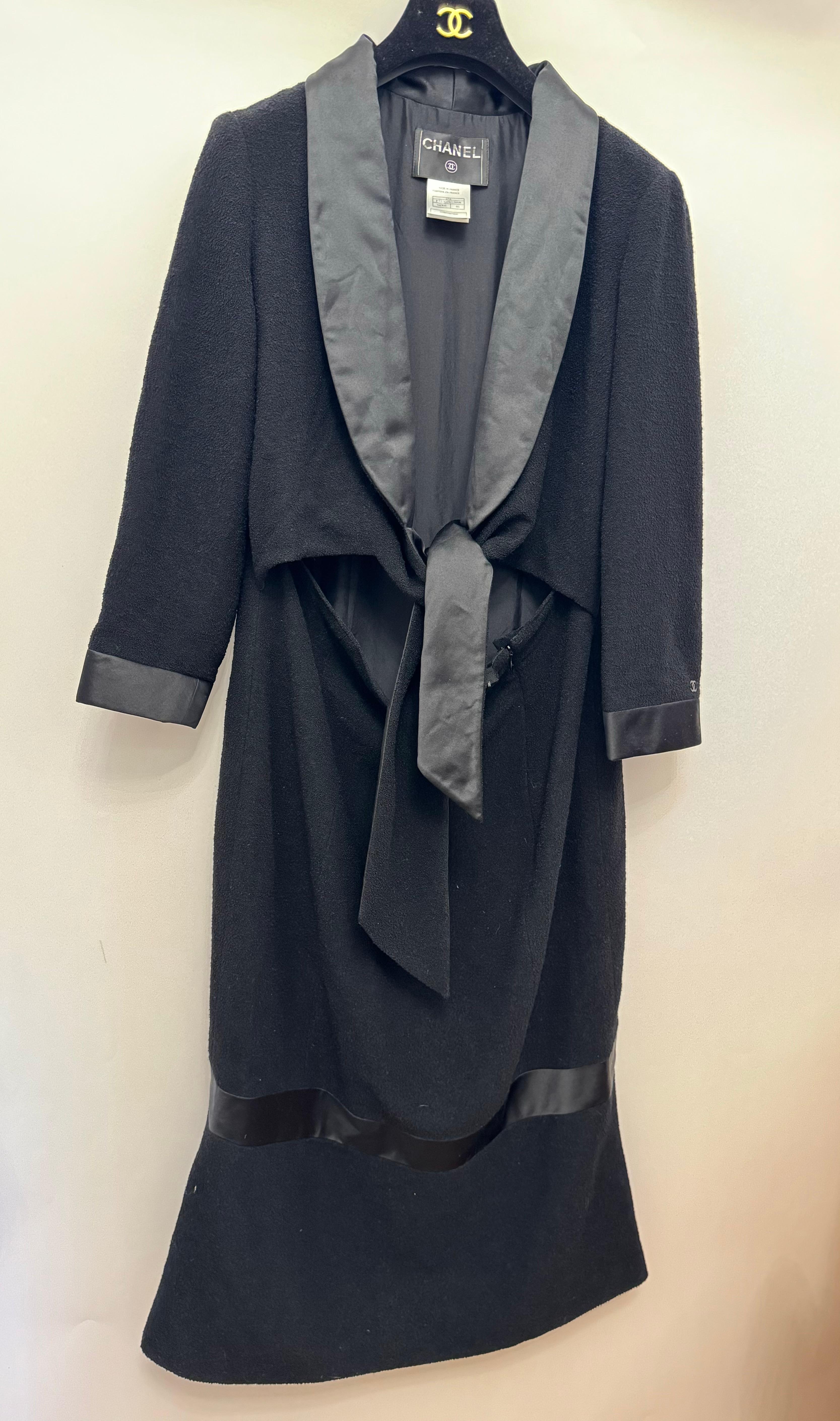 Robe longue fumante noire Chanel F/W 2007 by Karl Lagerfeld en vente 4