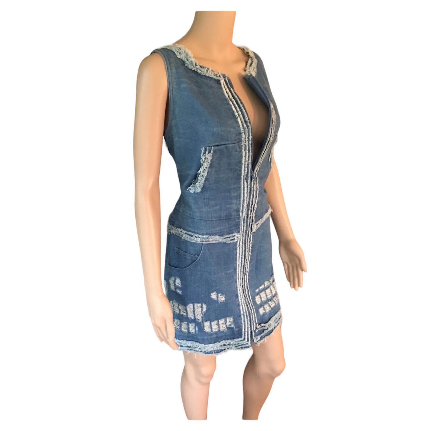 Chanel F/W 2008 Runway Distressed Denim Front Zipper Dress

Look 7 from the Fall 2008 Runway. 

Light wash blue Chanel denim sleeveless mini dress with tiered raw-edge contrast trim throughout, bateau neckline, silver-tone frayed adornment at skirt,