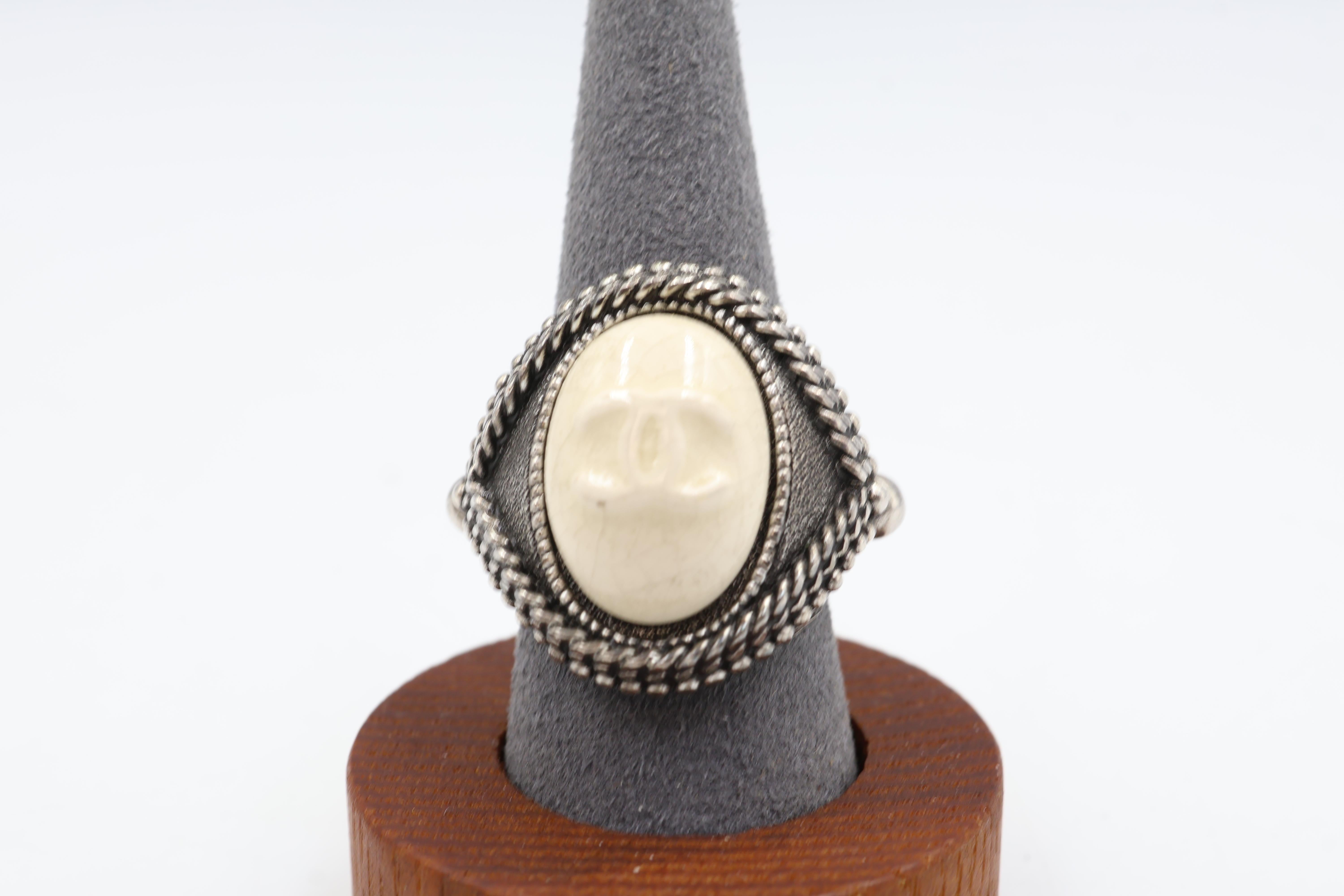 Chanel F/W 2008 Cocktailring aus Sterlingsilber und Keramik in limitierter Auflage im Zustand „Hervorragend“ im Angebot in Vaughan, CA