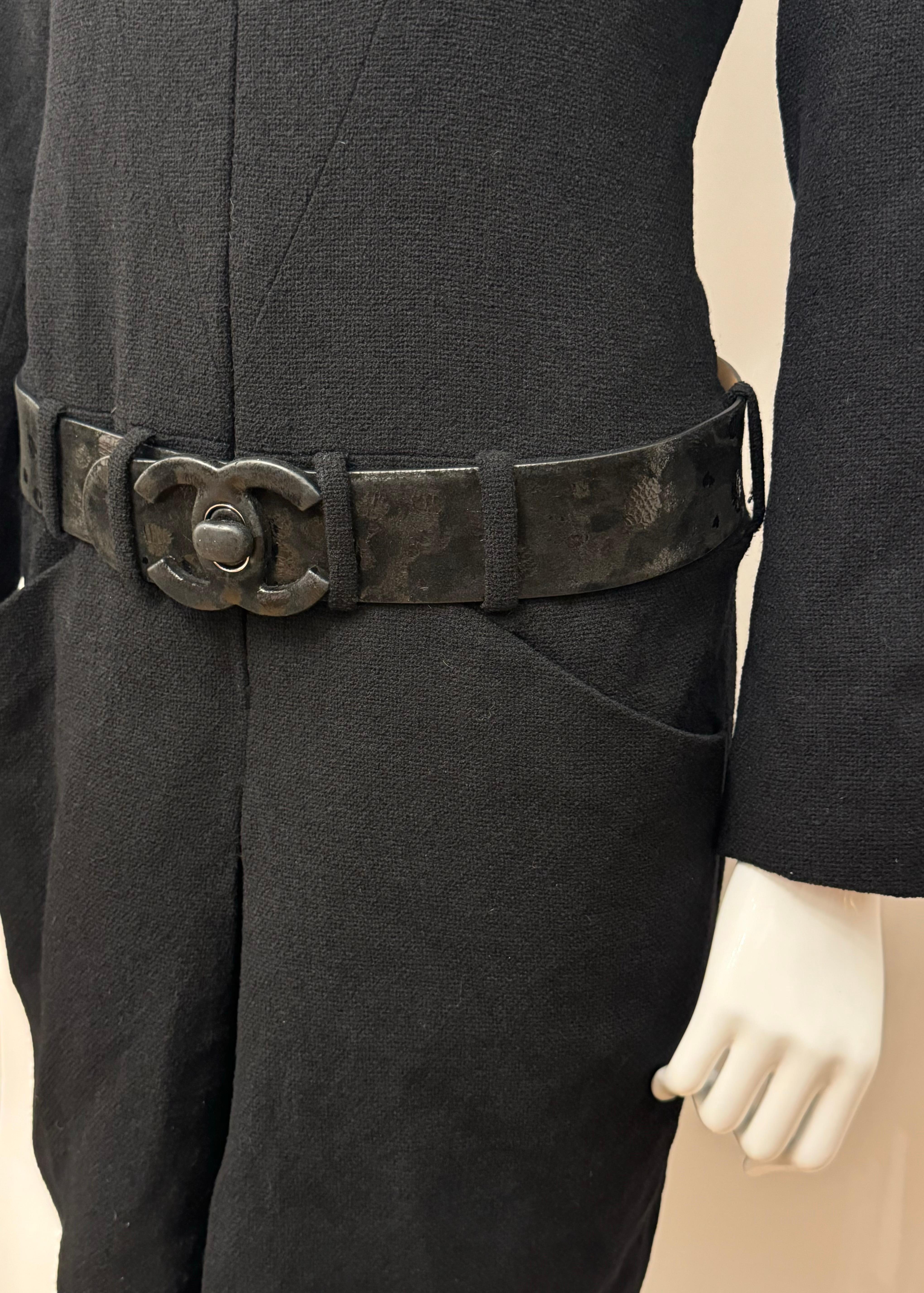 Chanel F/W 2009 by Karl Lagerfeld schwarzes Laufstegkleid mit Gürtel und Drehverschluss im Angebot 5