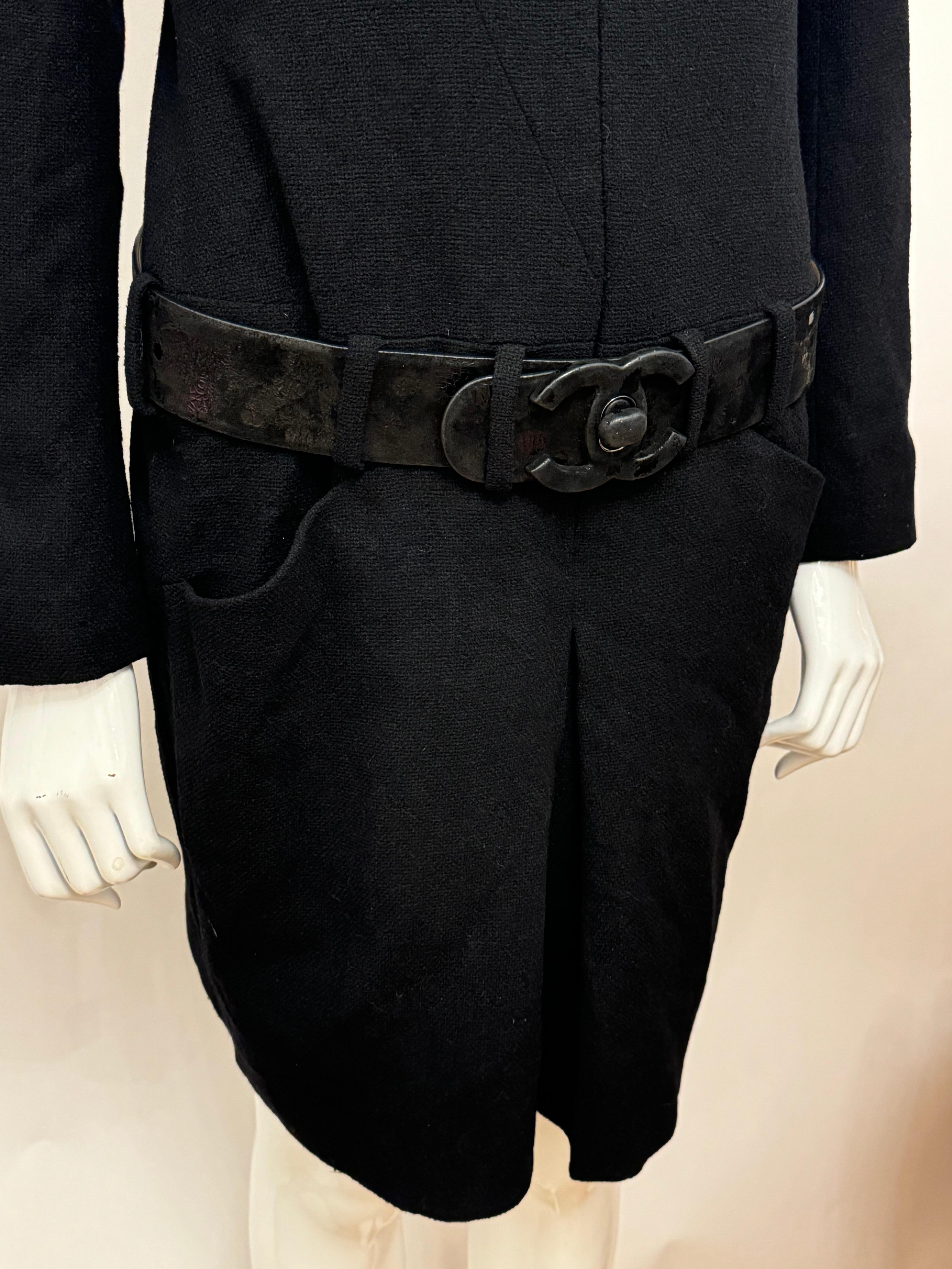 Chanel F/W 2009 by Karl Lagerfeld schwarzes Laufstegkleid mit Gürtel und Drehverschluss im Angebot 12