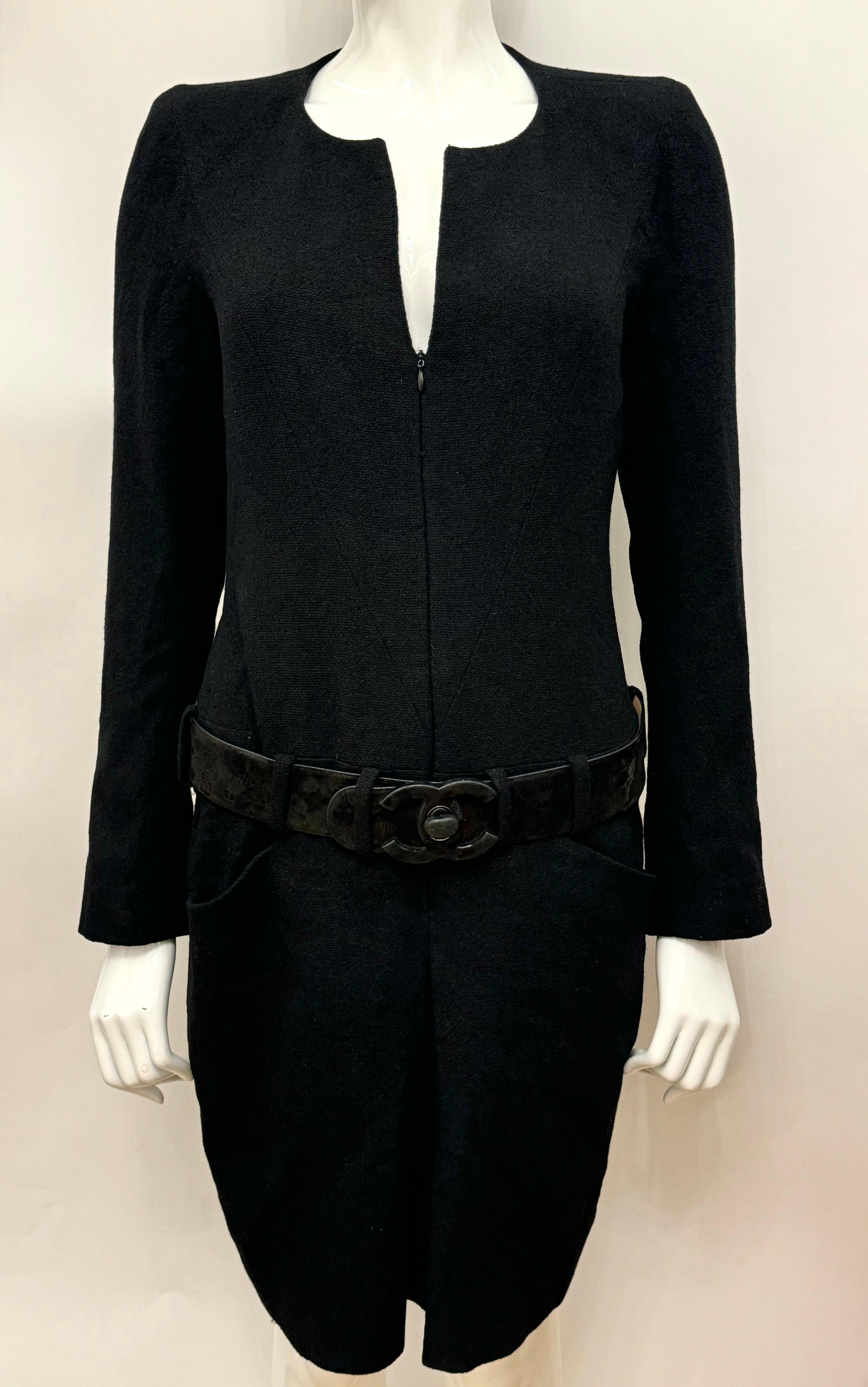 Chanel F/W 2009 by Karl Lagerfeld schwarzes Laufstegkleid mit Gürtel und Drehverschluss im Angebot 13