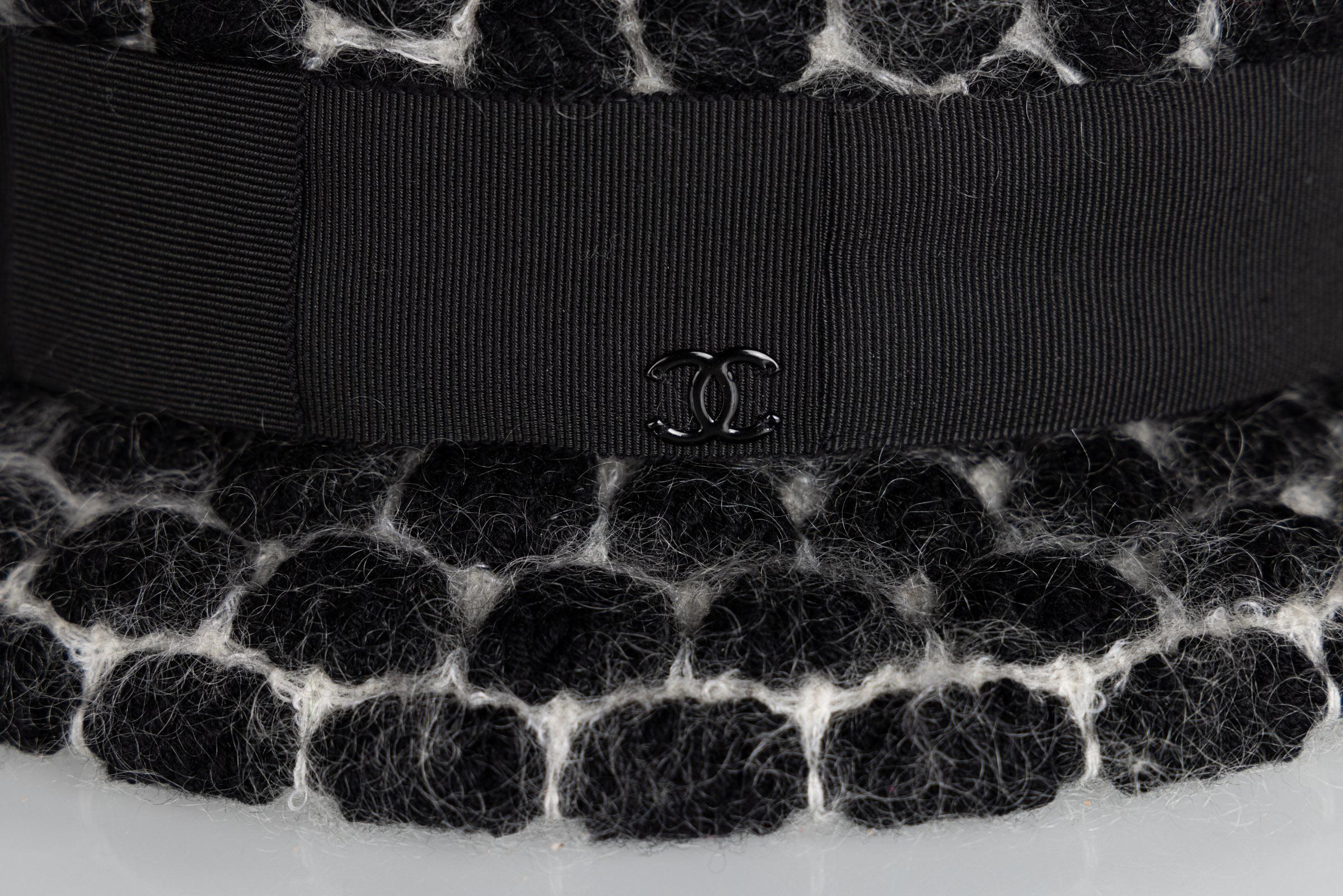 Chanel F/W 2009 Runway Black & White Mohair Bow Hat For Sale 5