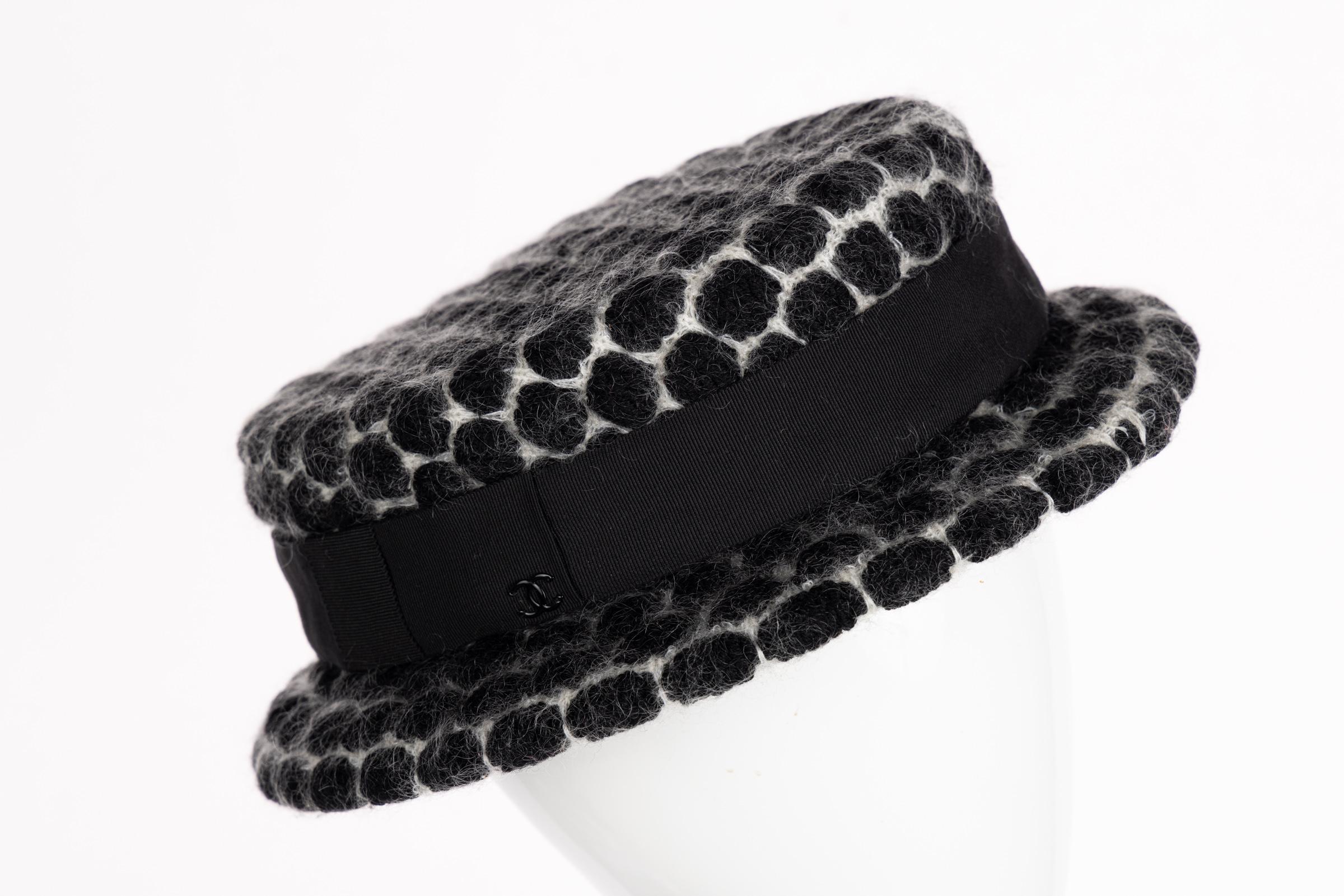 Chanel F/W 2009 Runway Black & White Mohair Bow Hat For Sale 1