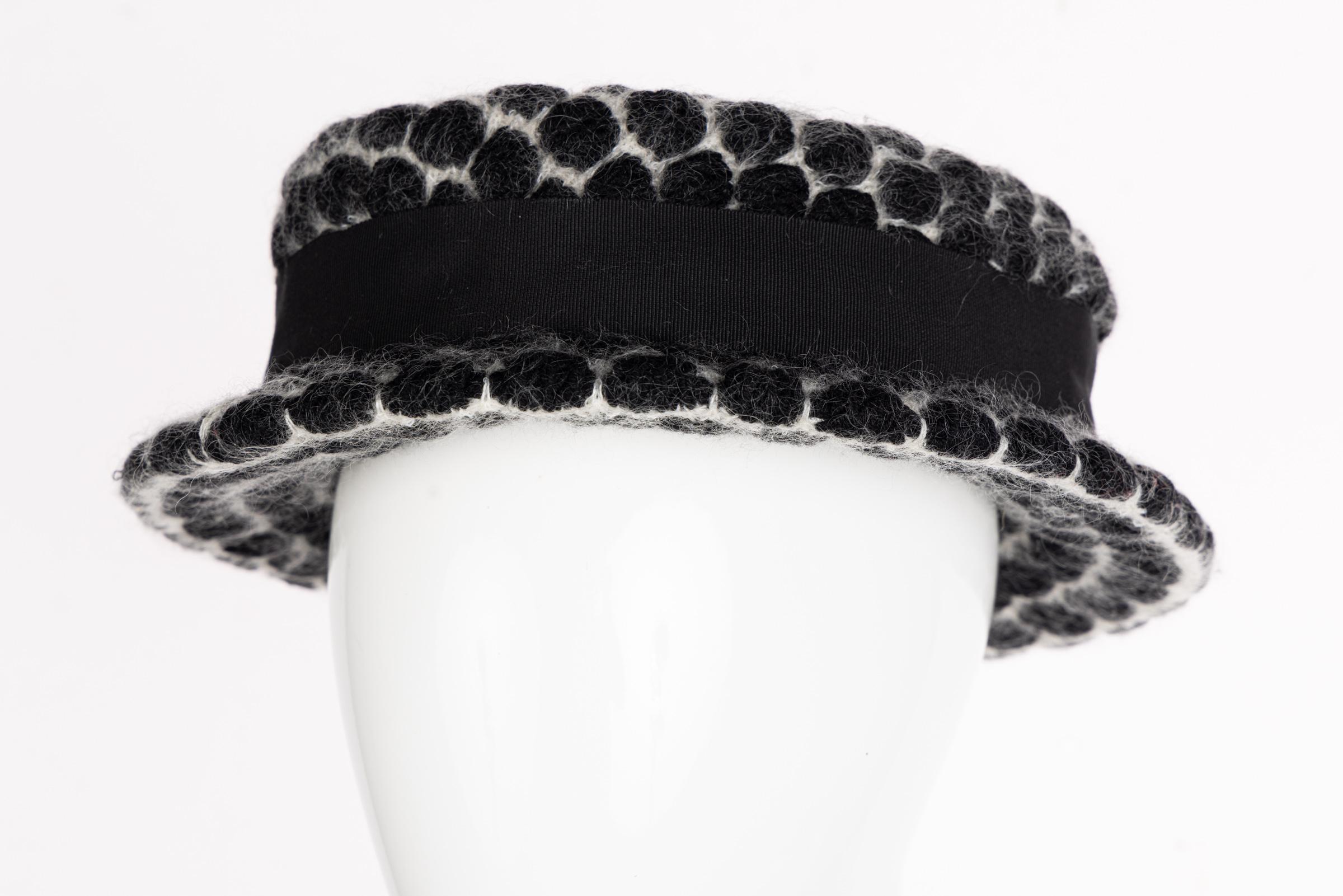 Chanel F/W 2009 Runway Black & White Mohair Bow Hat For Sale 2