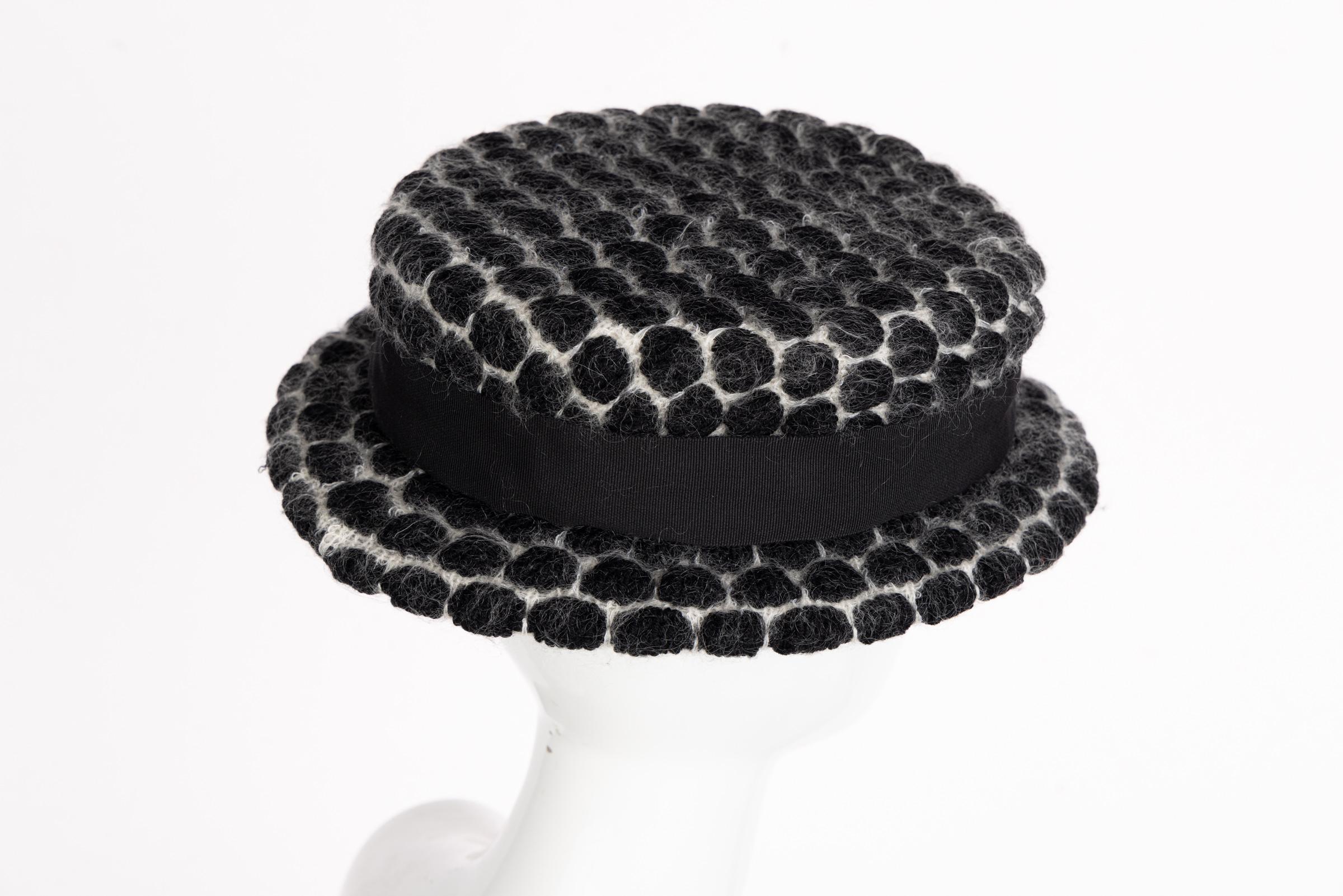 Chanel F/W 2009 Runway Black & White Mohair Bow Hat For Sale 4