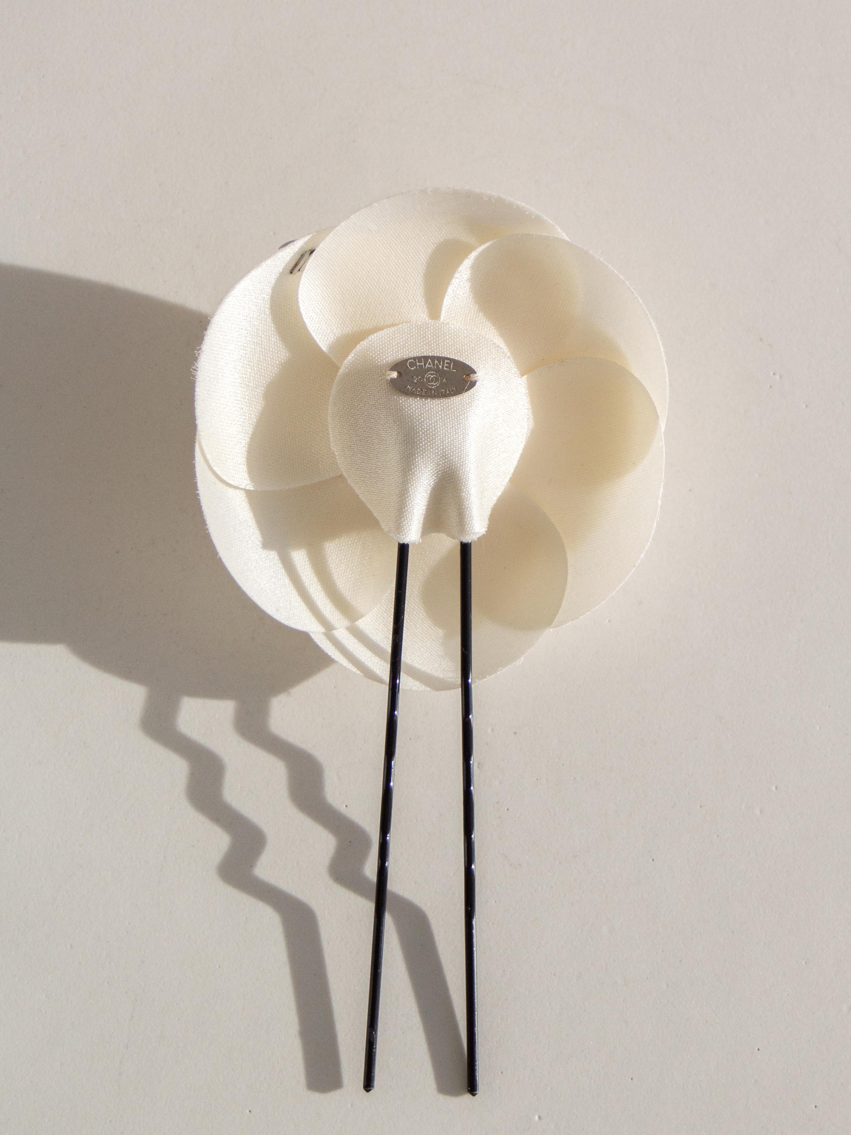 Chanel F/W 2020 White Camellia CC Logo 20A Hair Pin 1