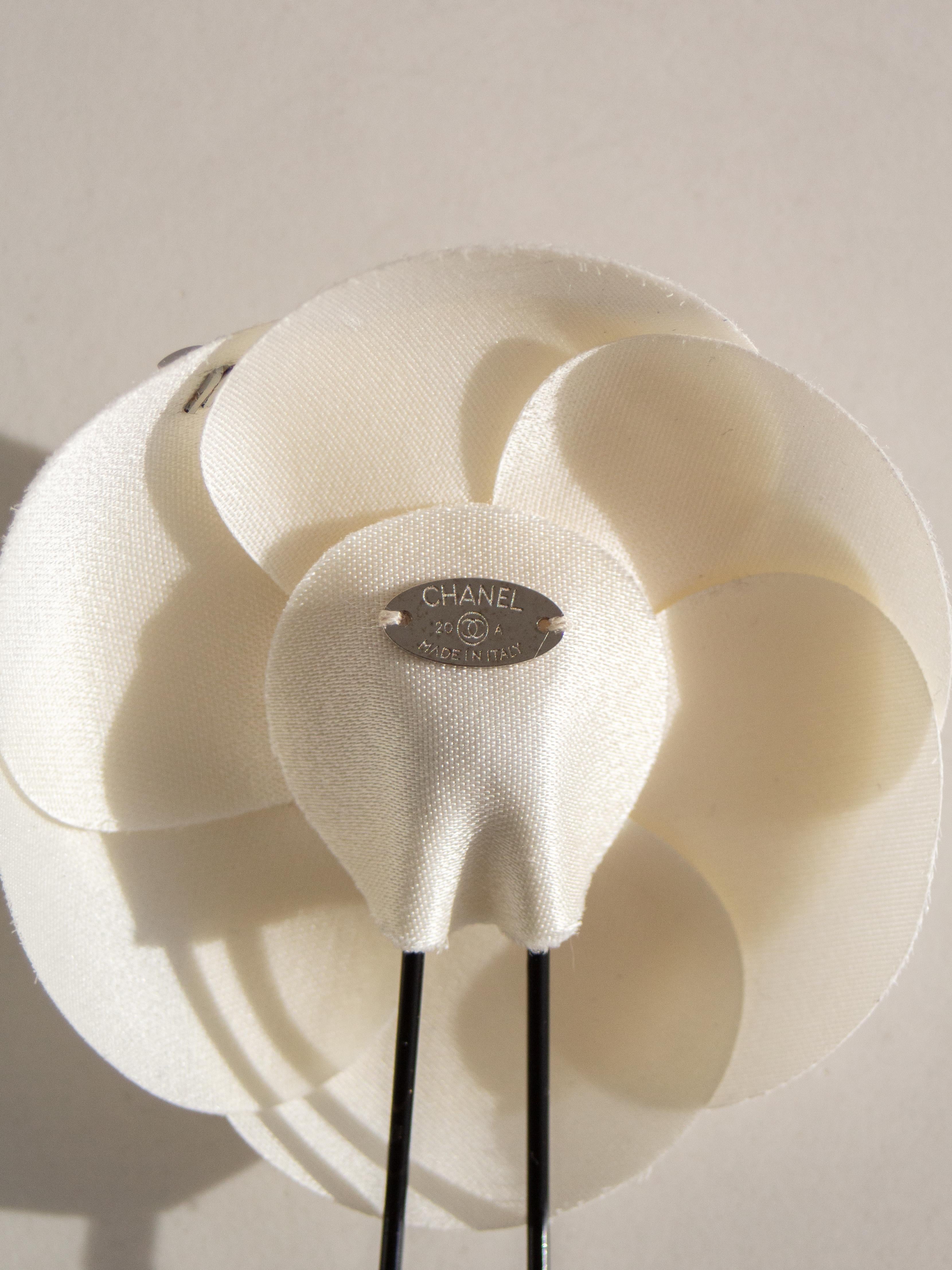 Chanel F/W 2020 White Camellia CC Logo 20A Hair Pin 2