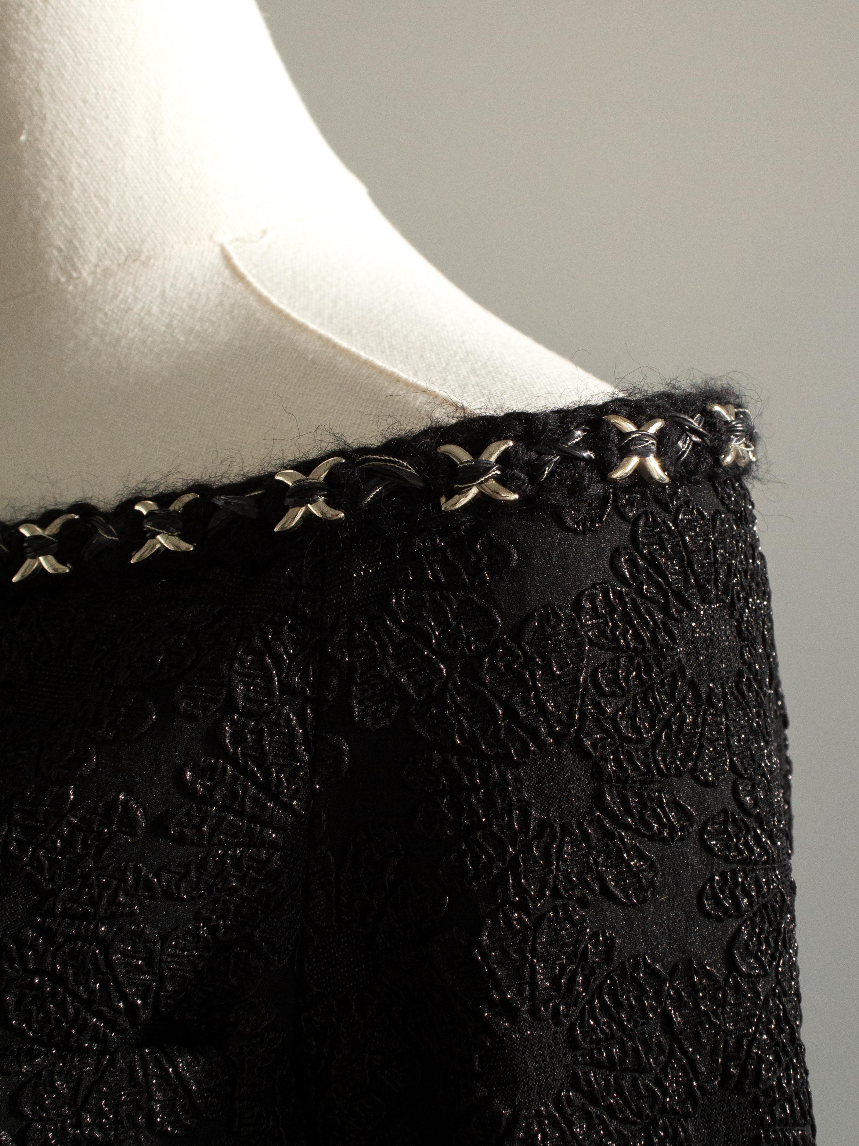 Chanel A/I 2021 Metiers D'Art Chateau Des Dames - Giacca nera senza spalle in vendita 6