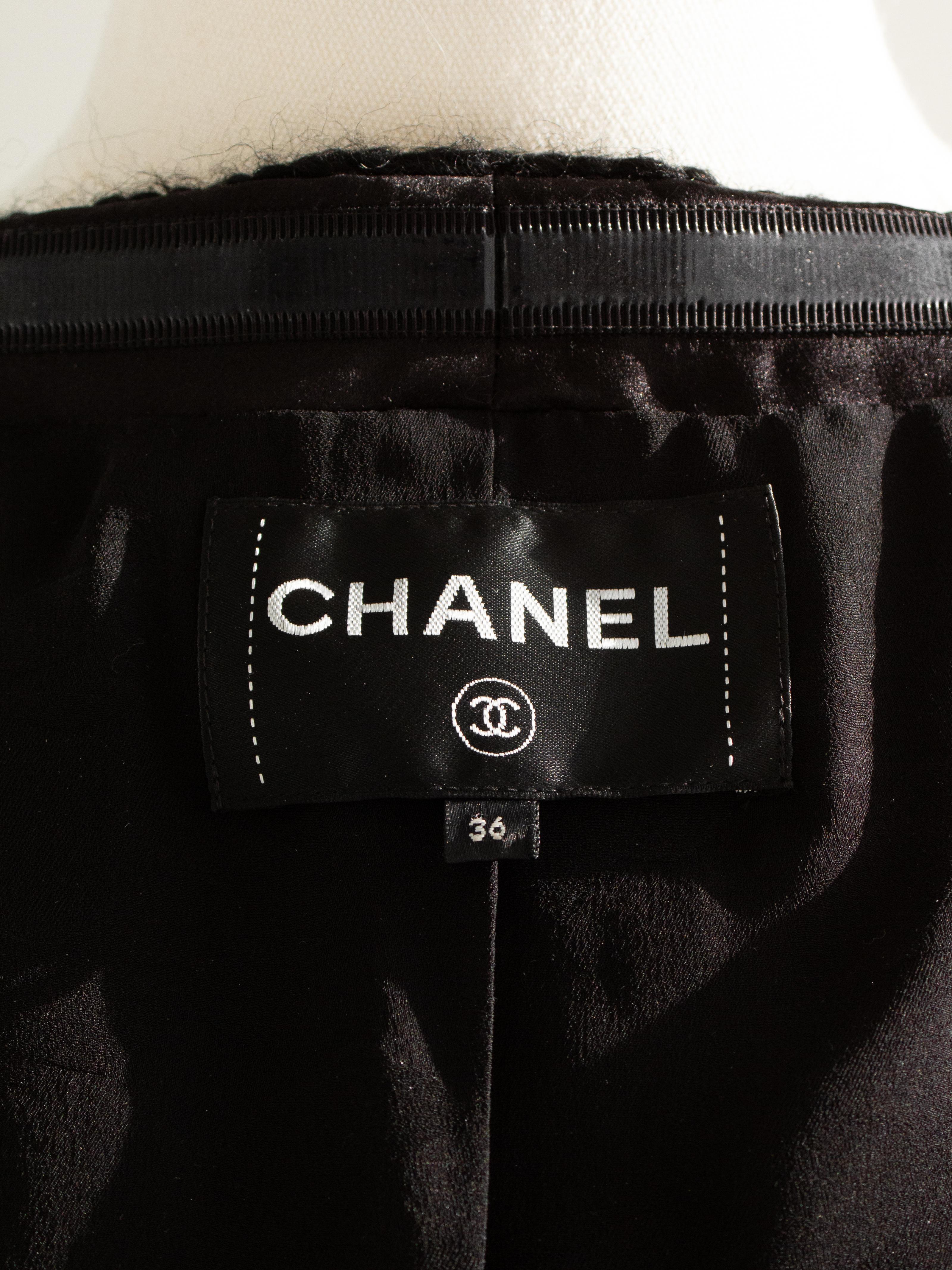 Chanel A/I 2021 Metiers D'Art Chateau Des Dames - Giacca nera senza spalle in vendita 8