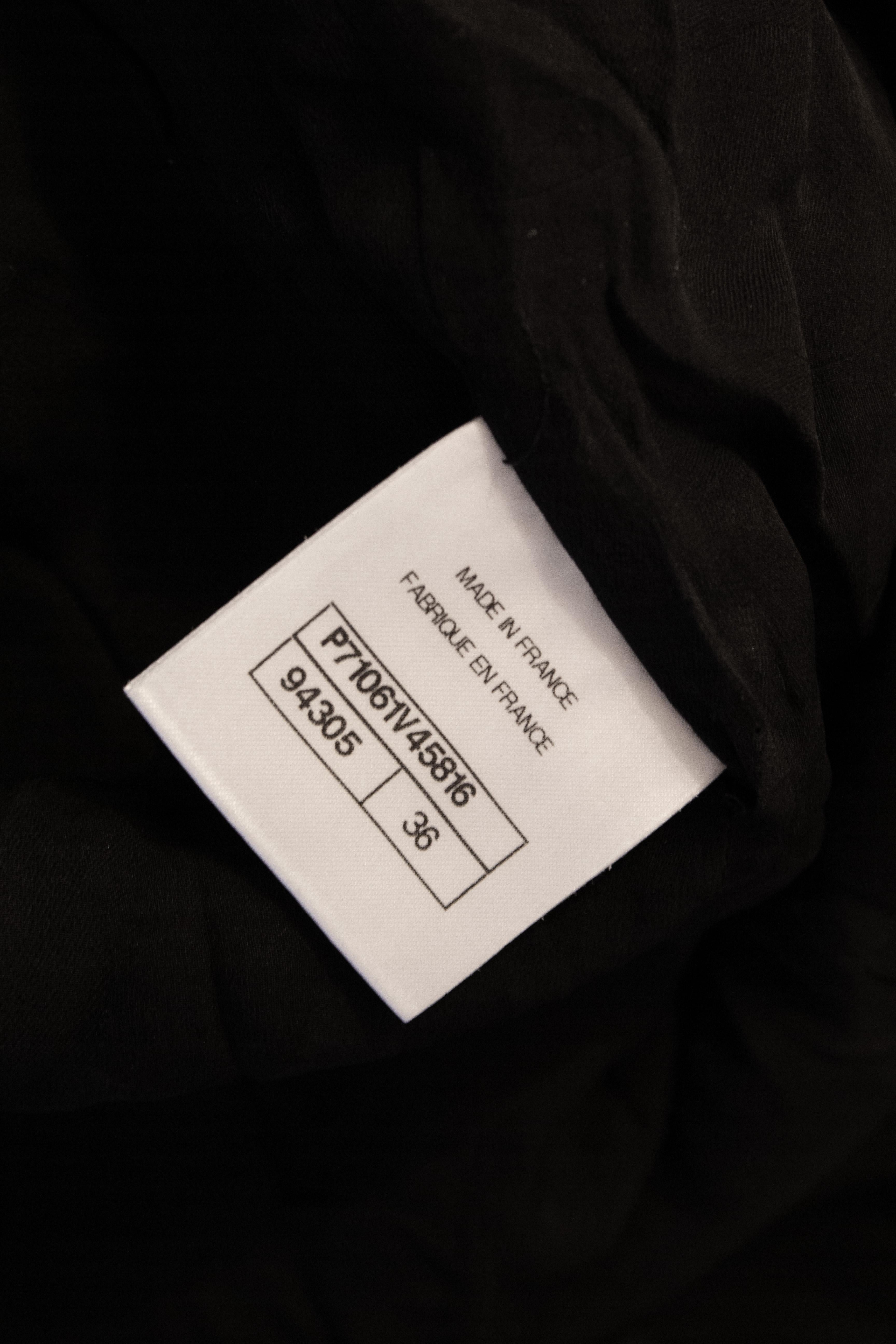 Chanel A/I 2021 Metiers D'Art Chateau Des Dames - Giacca nera senza spalle in vendita 9