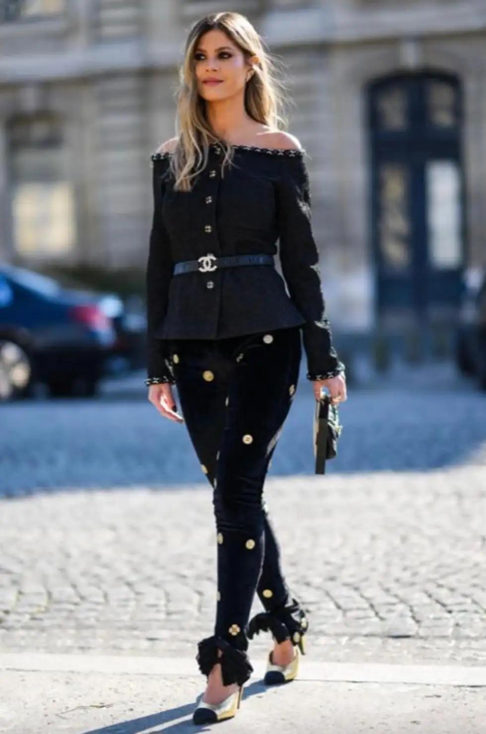 Chanel A/I 2021 Metiers D'Art Chateau Des Dames - Giacca nera senza spalle 11