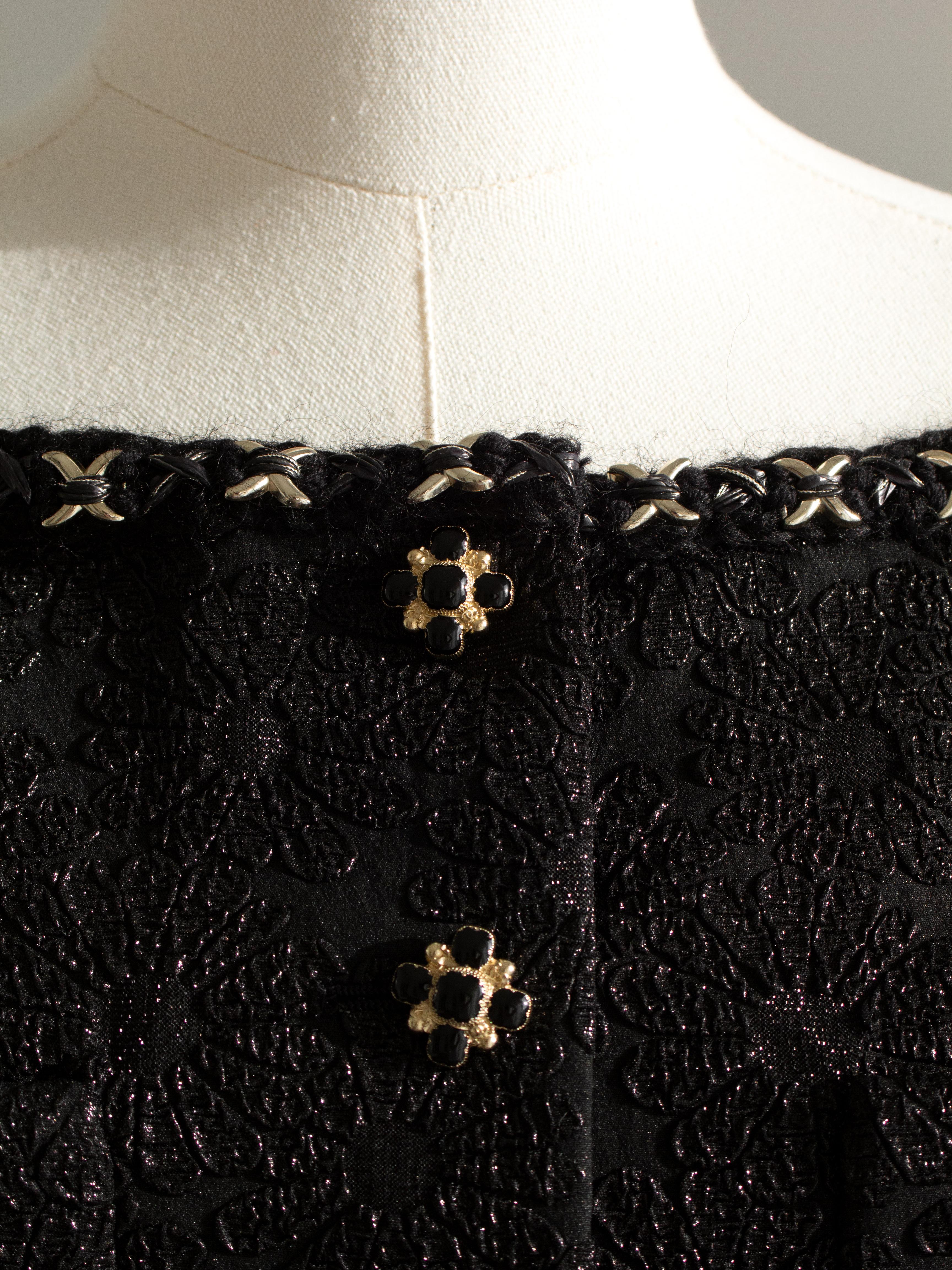 Chanel A/I 2021 Metiers D'Art Chateau Des Dames - Giacca nera senza spalle in vendita 2