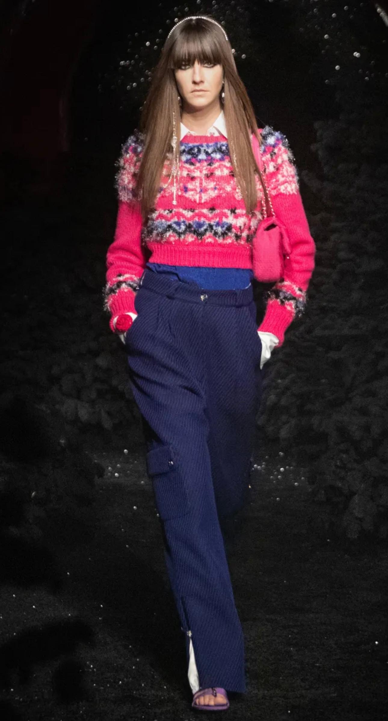 Pink Chanel F/W 2021 runway hot pink cashmere sweater For Sale