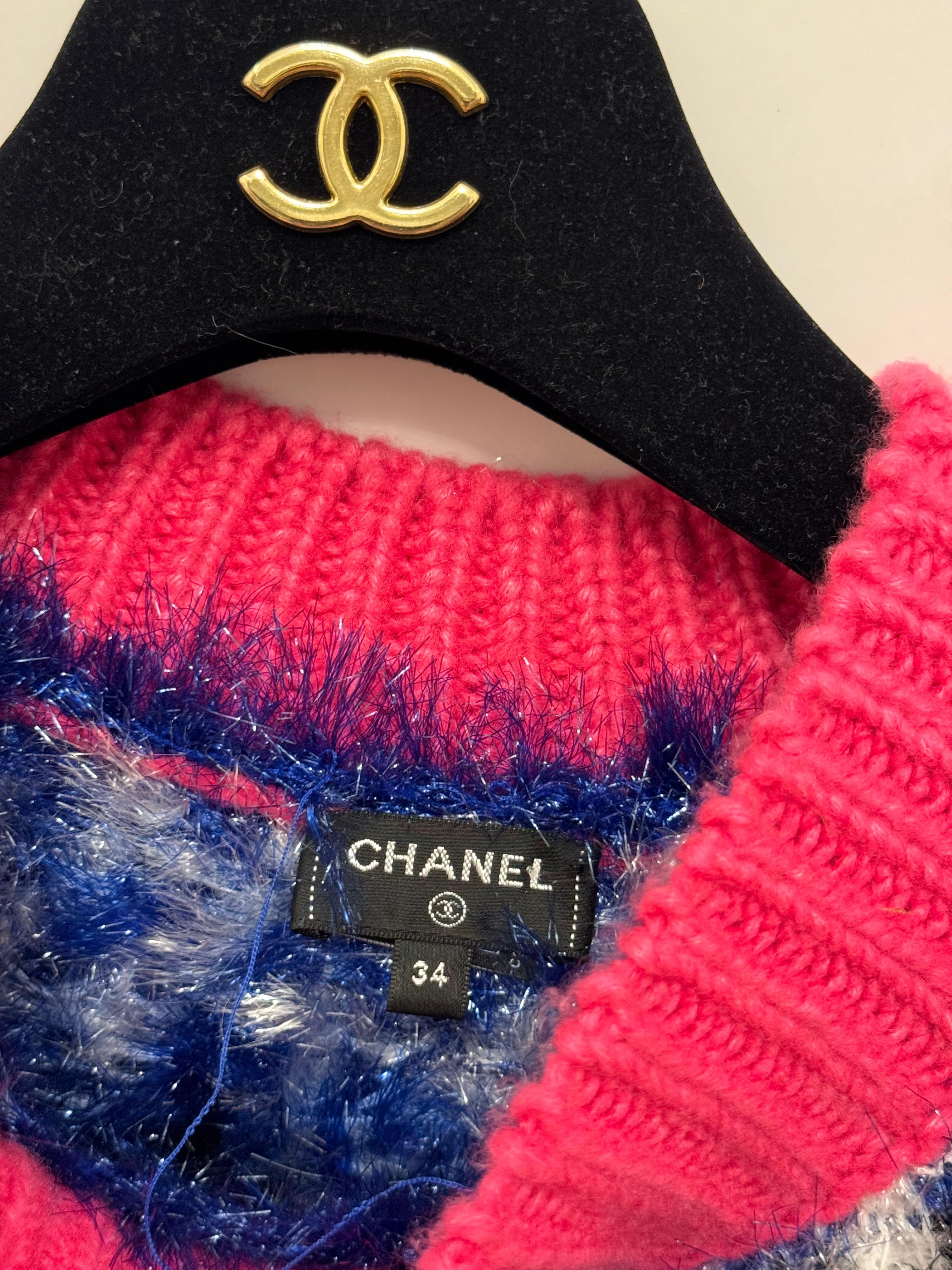 Chanel F/W 2021 runway hot pink cashmere sweater In Excellent Condition For Sale In PARIS, FR