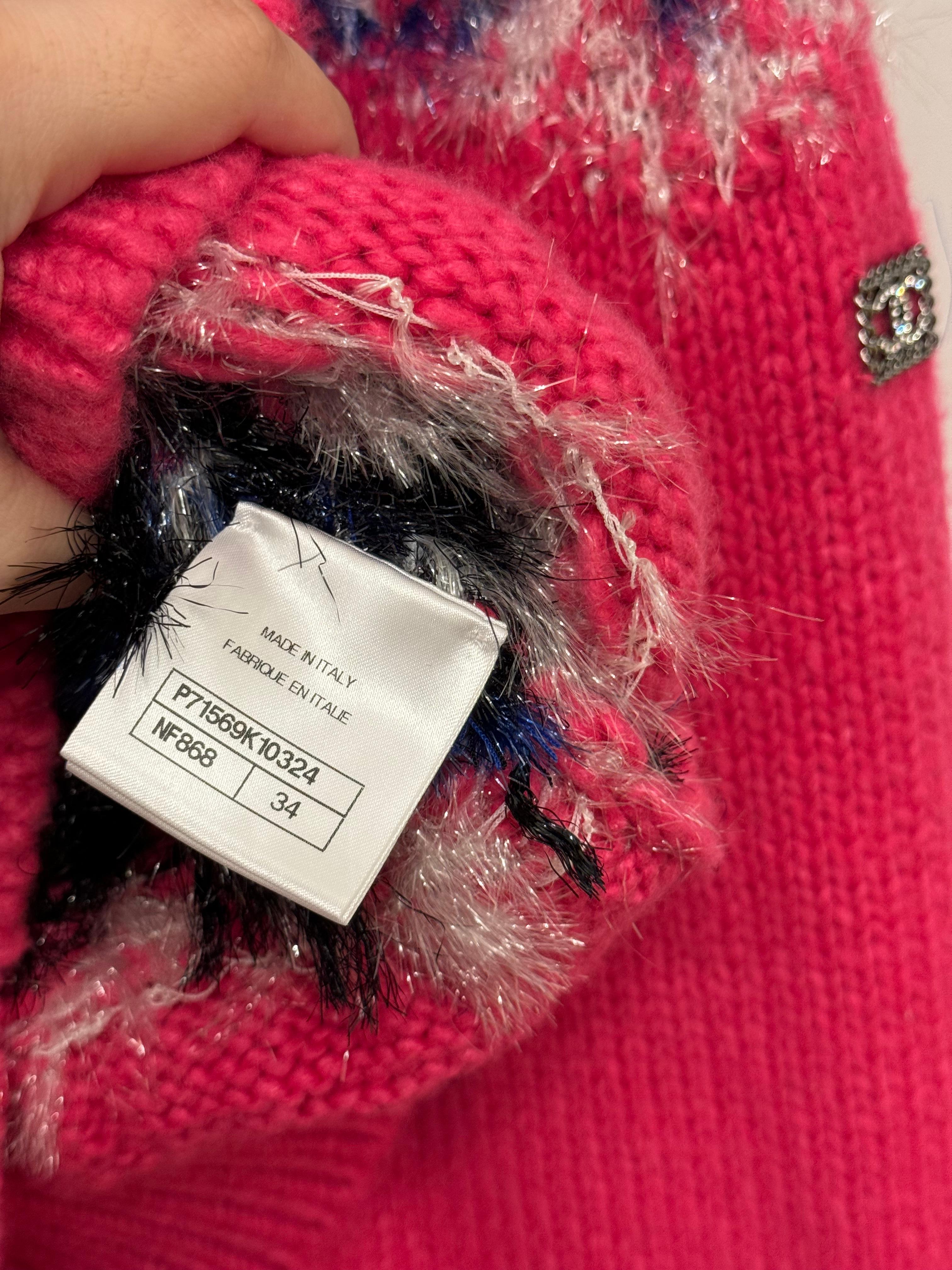 Chanel F/W 2021 runway hot pink cashmere sweater For Sale 2