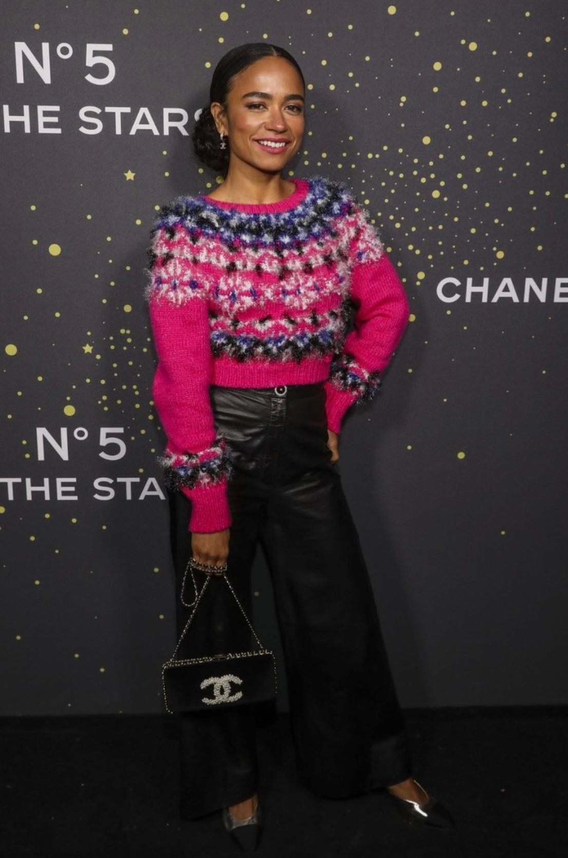 Chanel F/W 2021 runway hot pink cashmere sweater For Sale 4