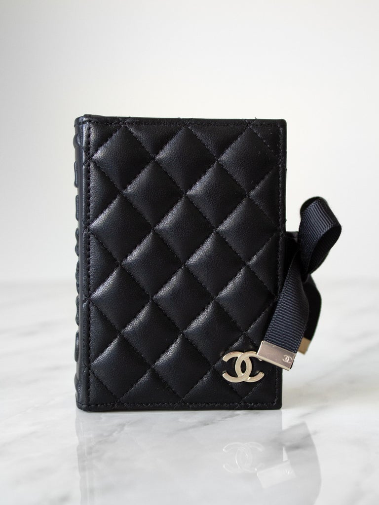Chanel F/W2022 Black Lambskin Book Bow CC Logo AP2953 22B