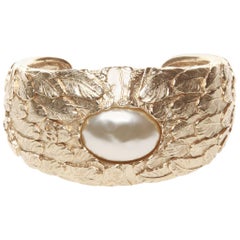 Chanel Fall 08 cuff with feather and oval pearl design